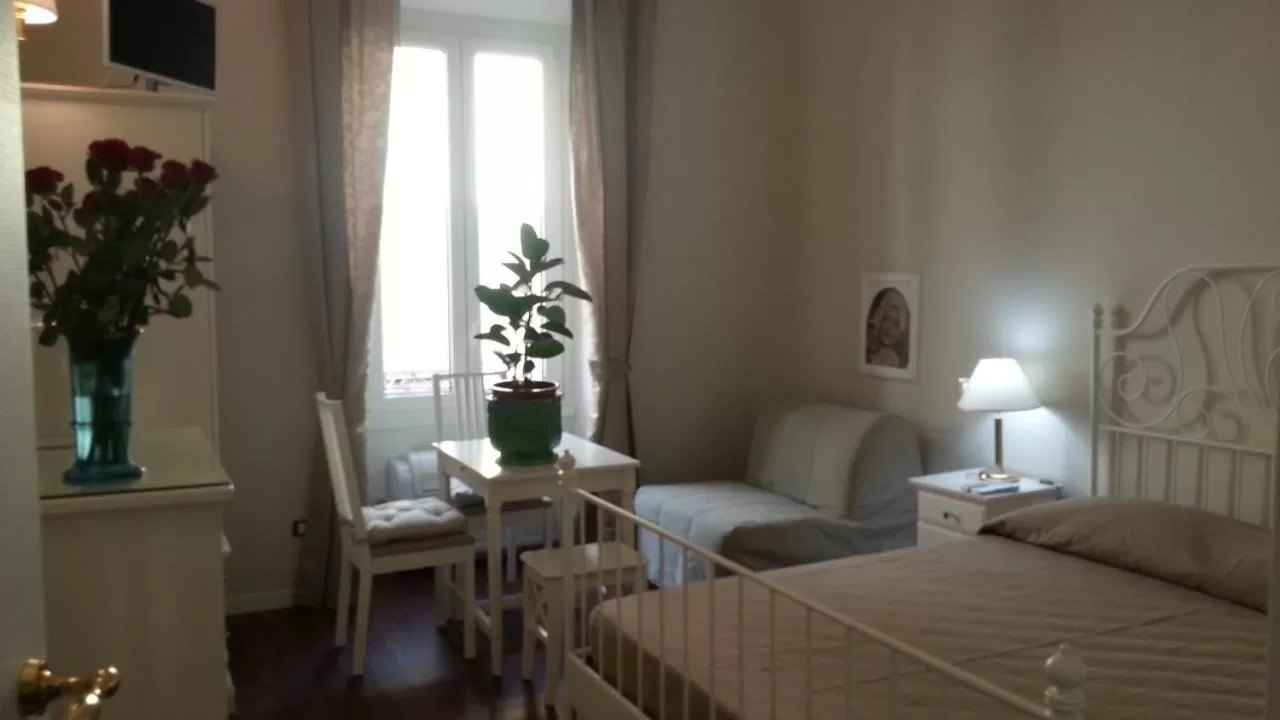 Day, Bed in Romebest