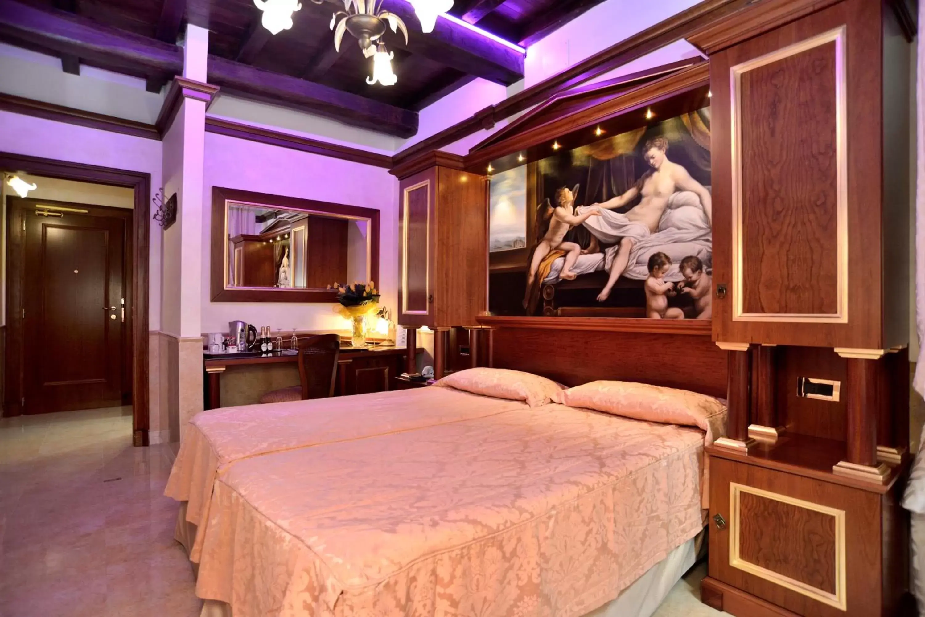 Bedroom, Bed in Hotel Pantheon