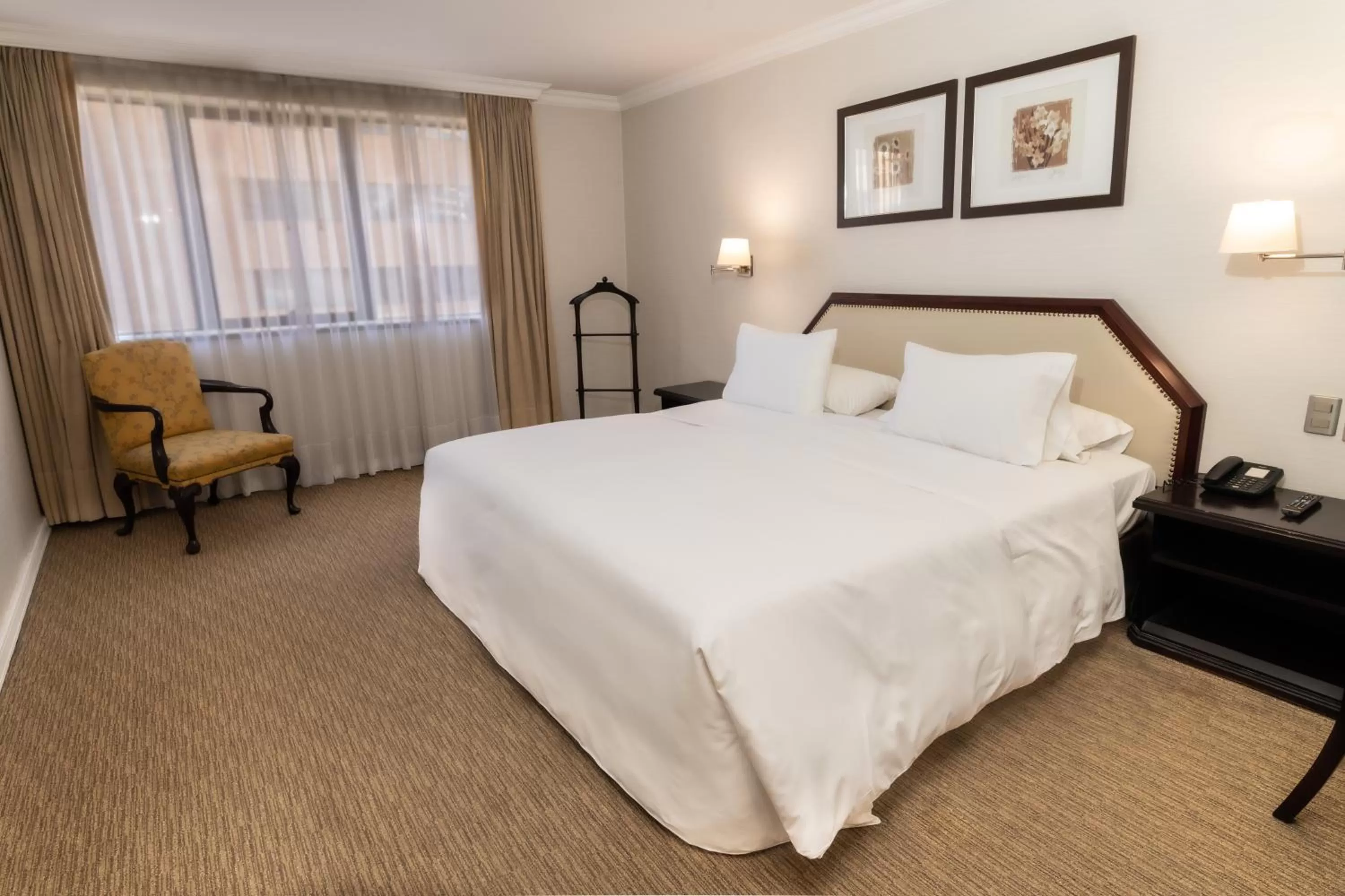 Standard King Room in Wyndham Garden Santiago Kennedy