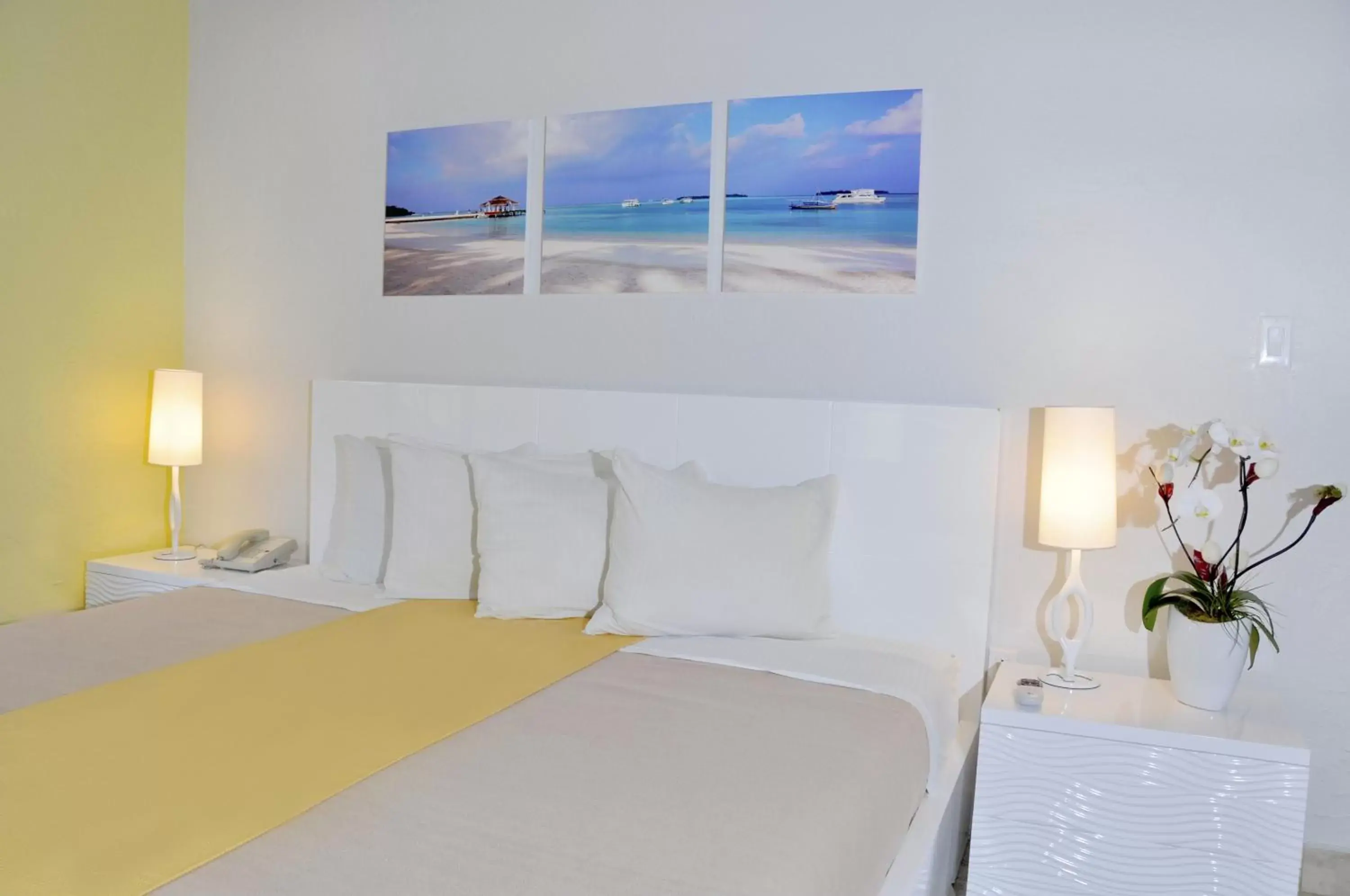 Bedroom, Bed in Ocean Five Hotel