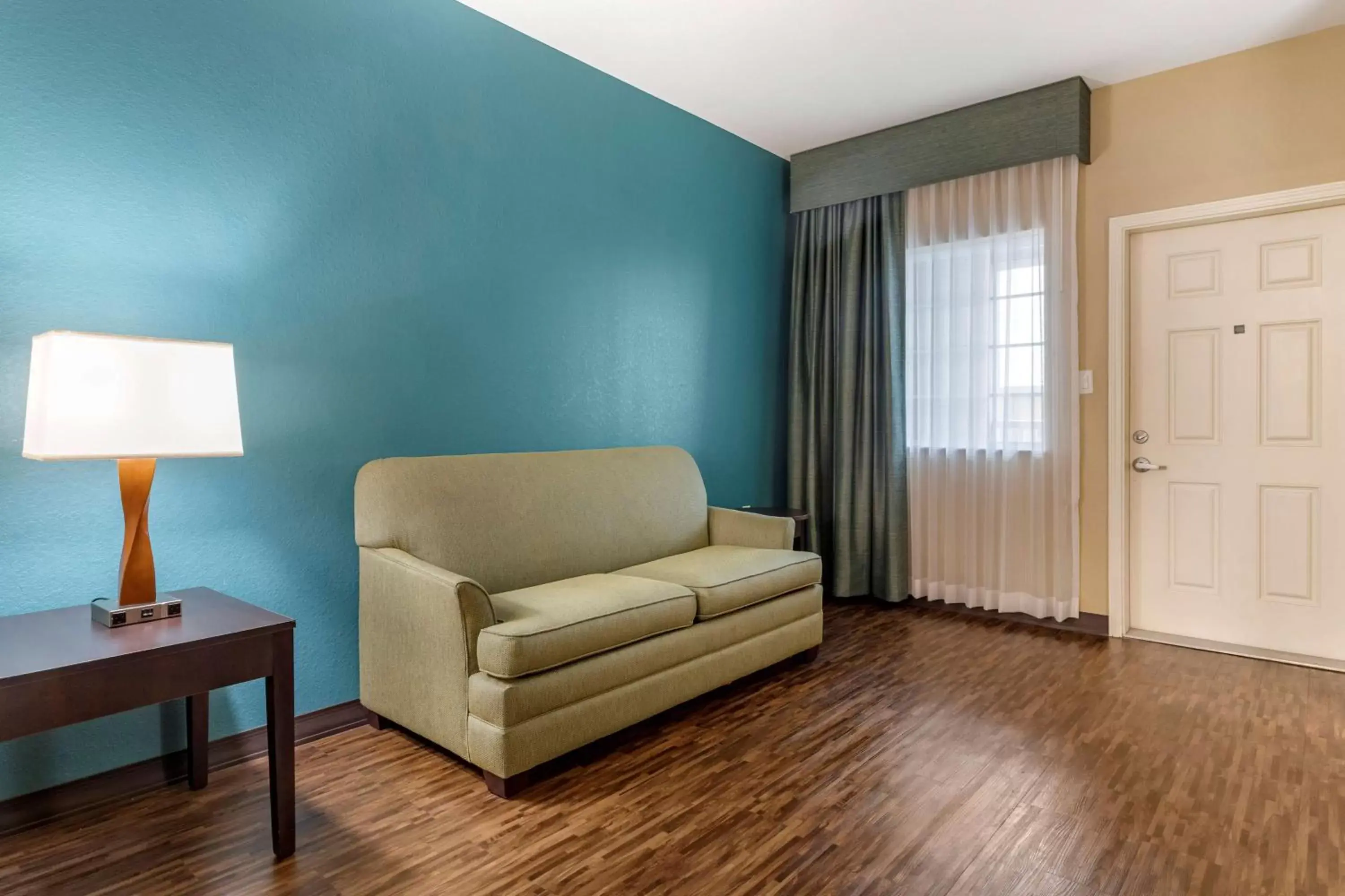 Living room, Seating Area in Best Western Plus Galveston Suites