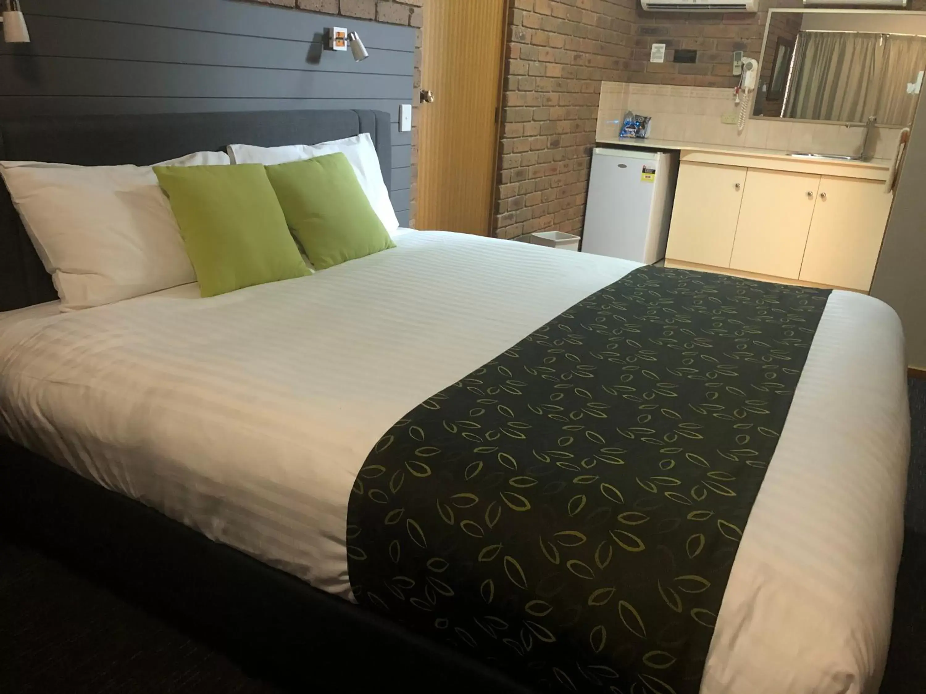 Bed in Travellers Rest Motor Inn Swan Hill