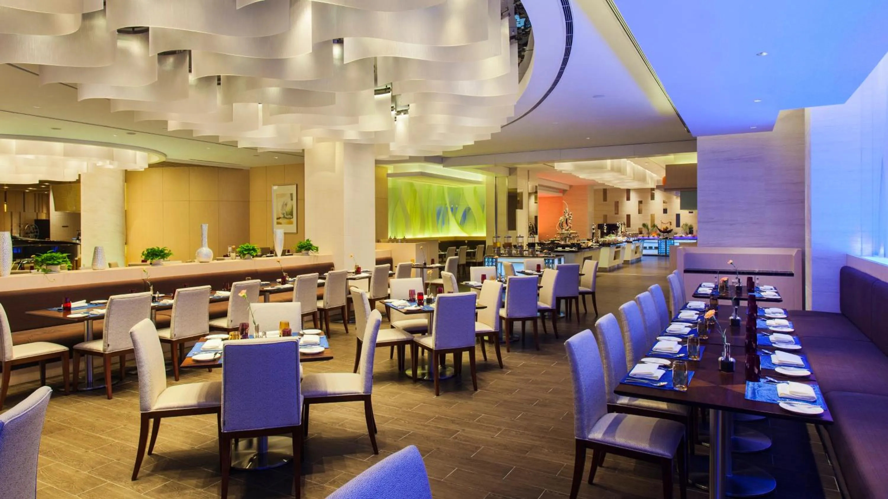 Restaurant/places to eat in Holiday Inn Taicang City Centre by IHG