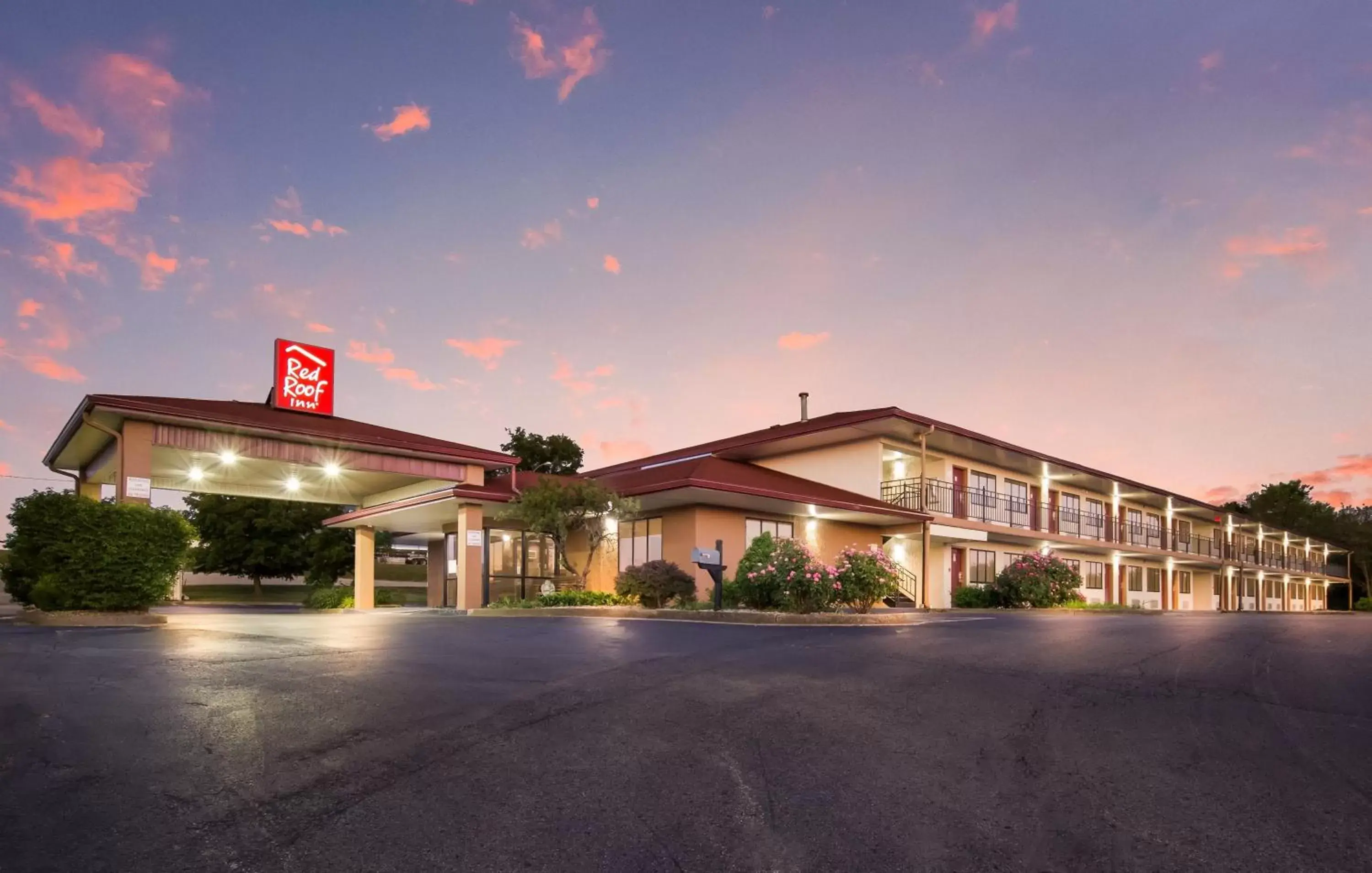 Property Building in Red Roof Inn Shelbyville