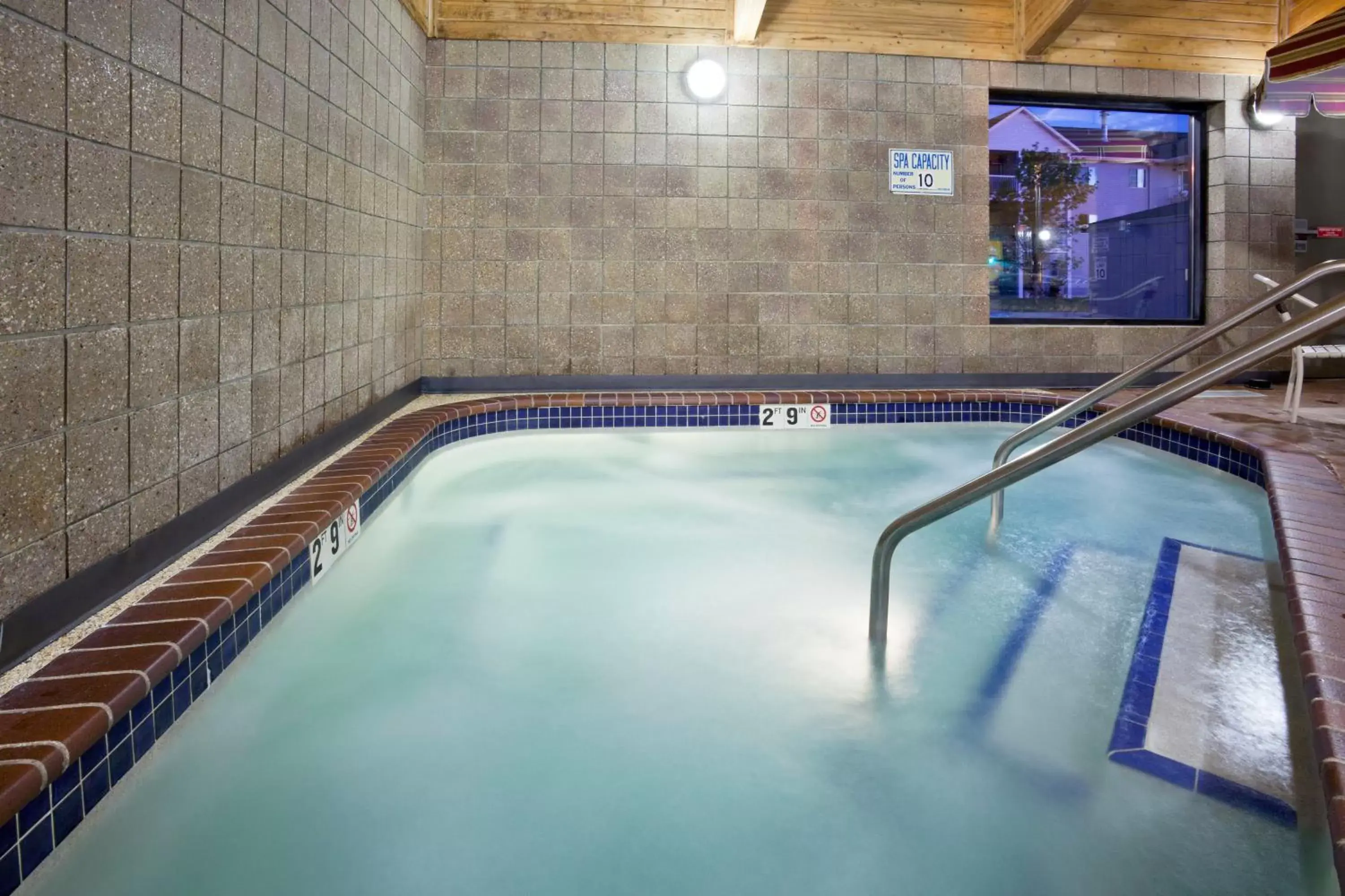 Hot Tub, Swimming Pool in AmericInn by Wyndham Fargo West Acres