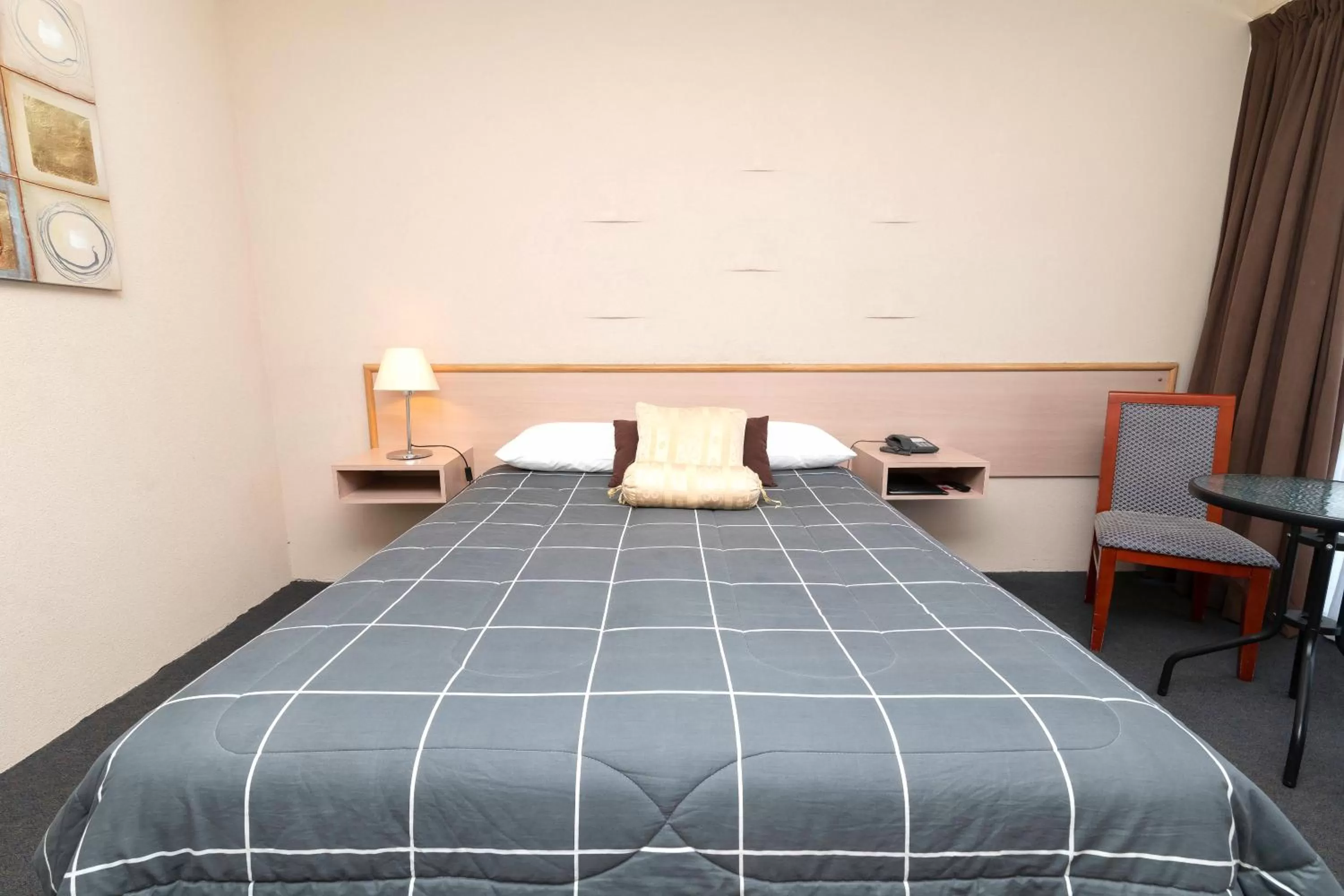 Bed in The Prince Mark Motel