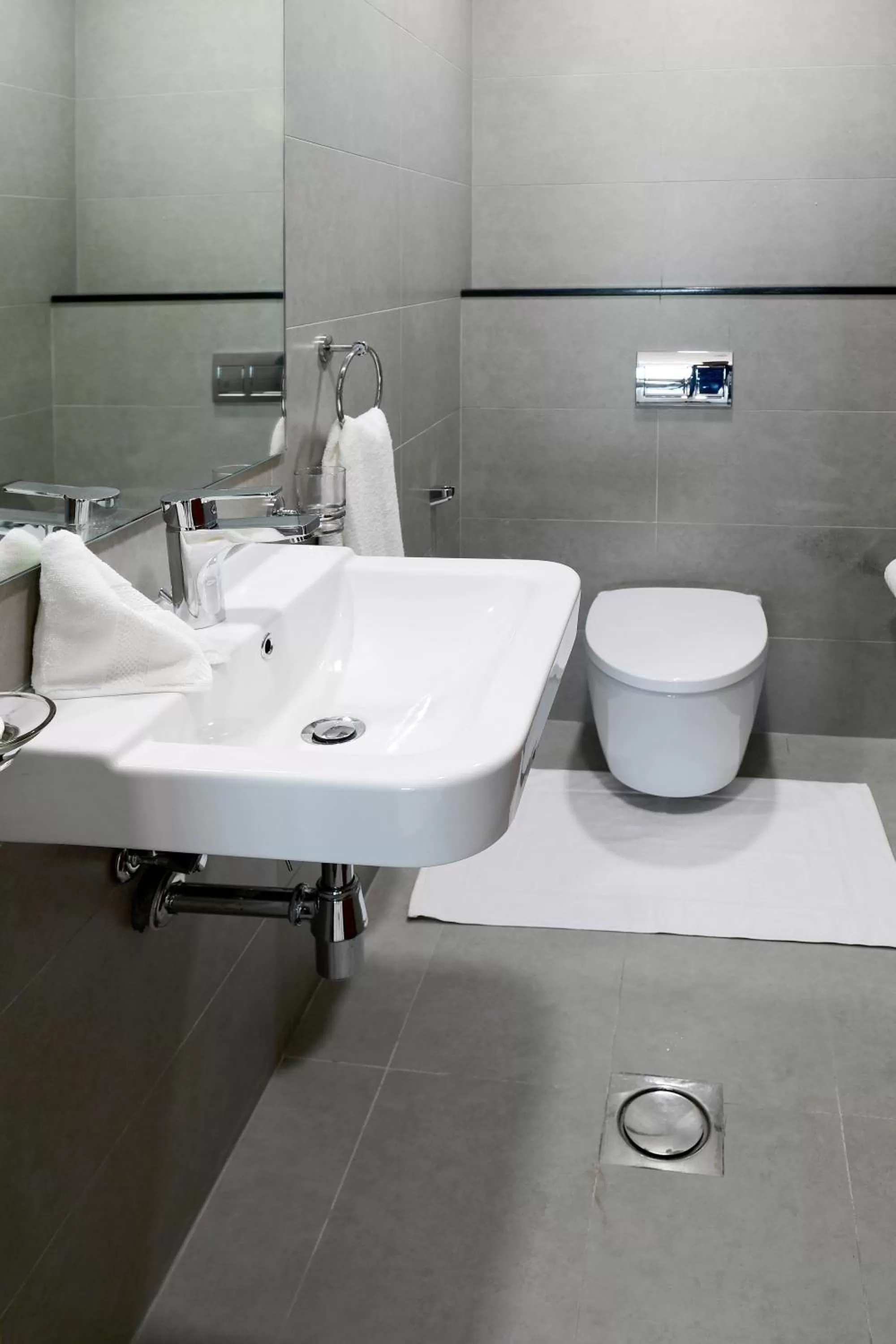 Bathroom in Noor Amwaj Hotel & Apartment