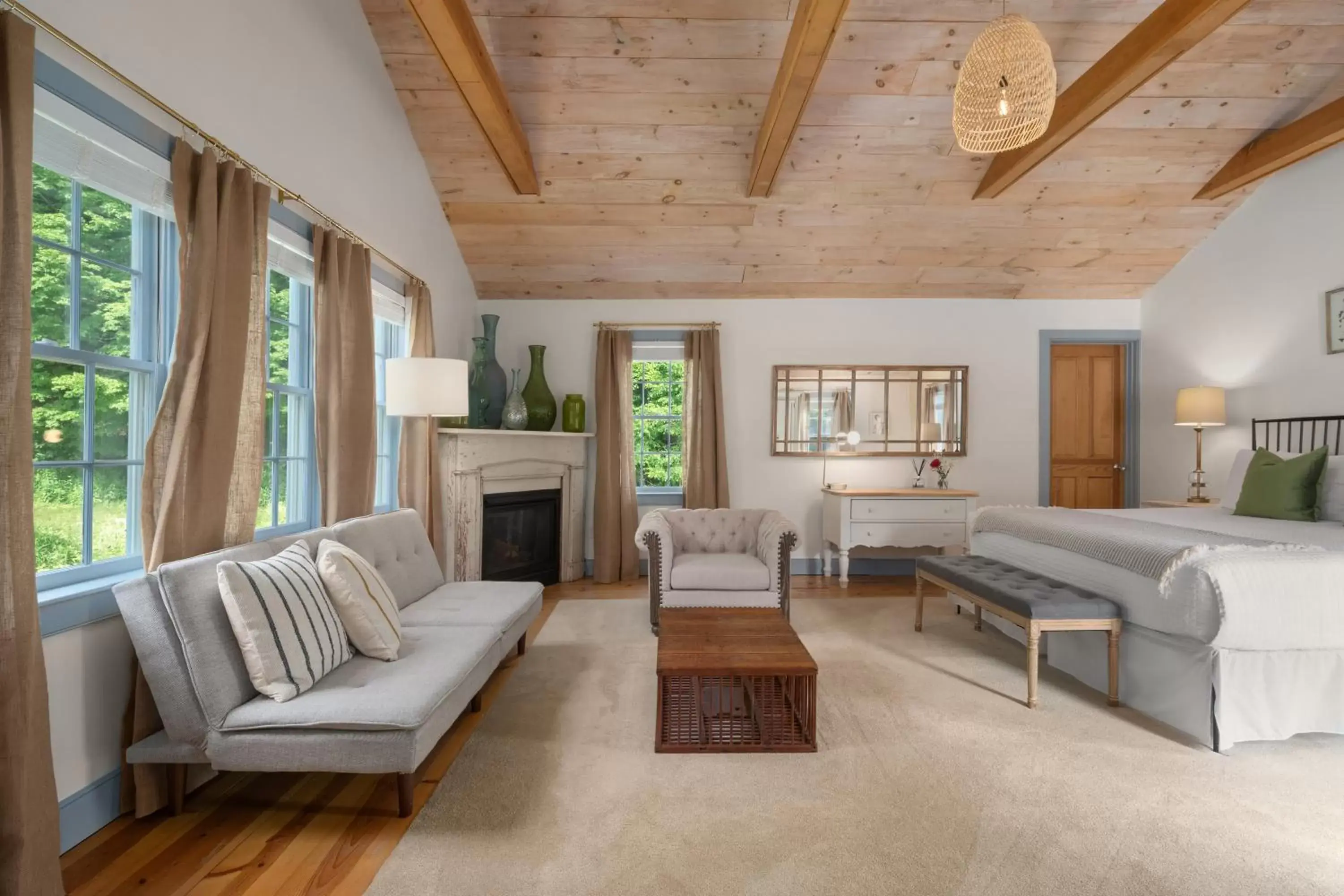 Photo of the whole room, Seating Area in Inn at Silver Maple Farm