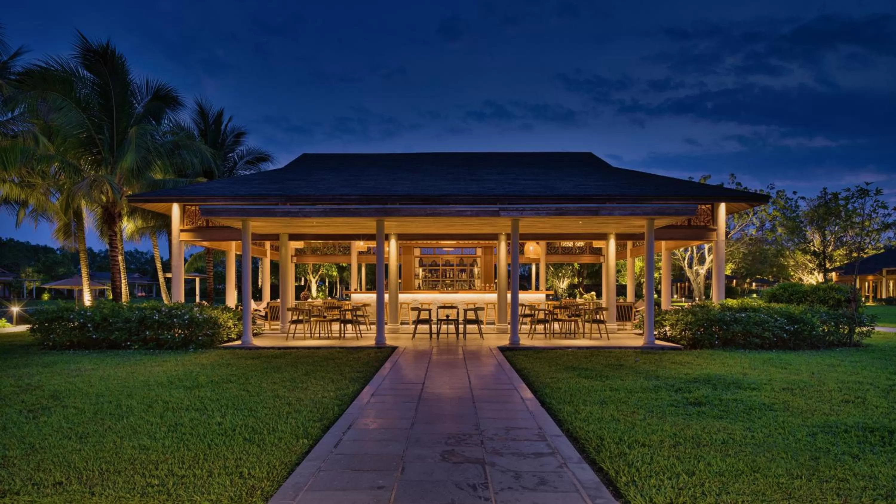 Lounge or bar in Legacy Mekong, Can Tho, Autograph Collection