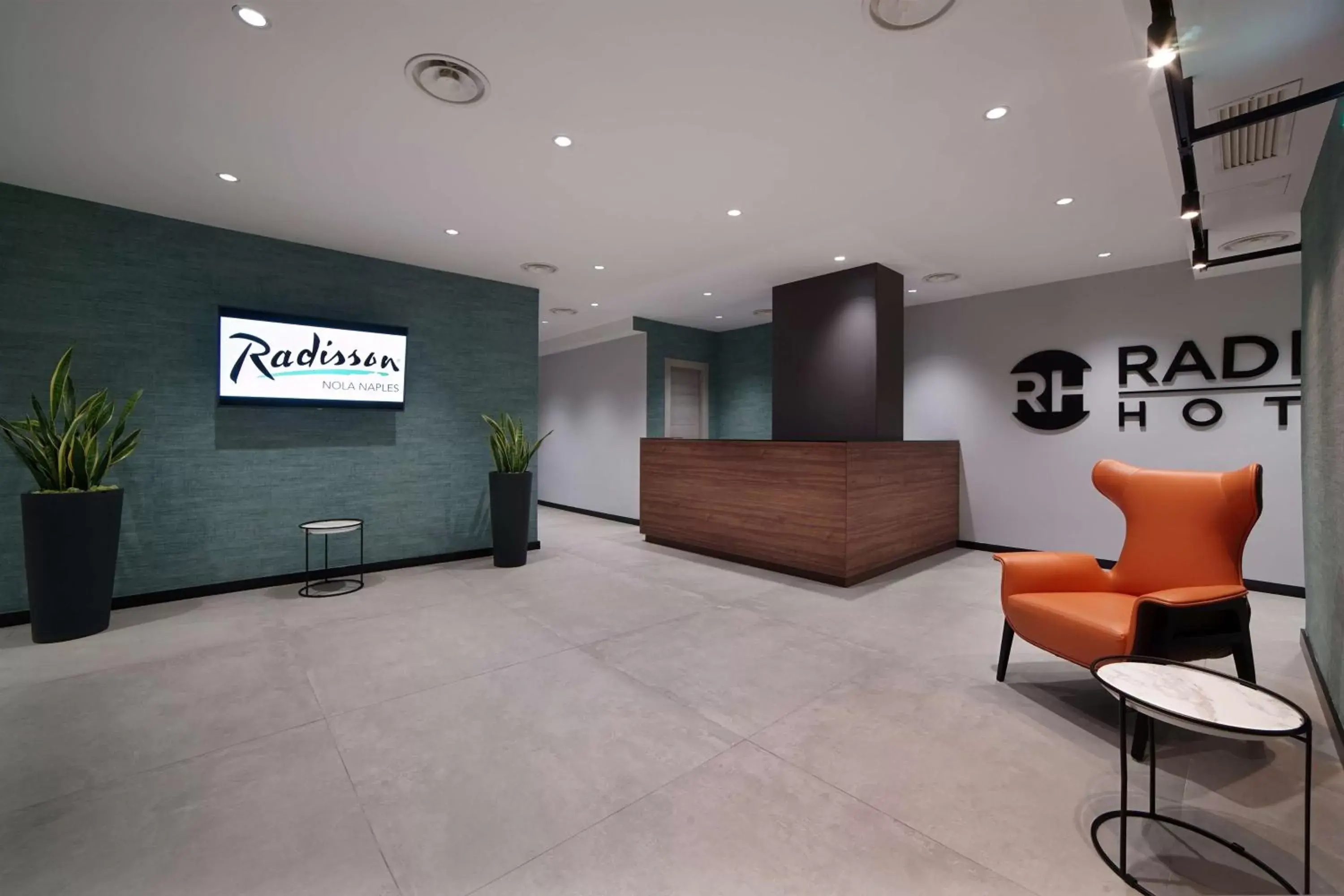 Meeting/conference room, Lobby/Reception in Radisson Hotel Nola Naples