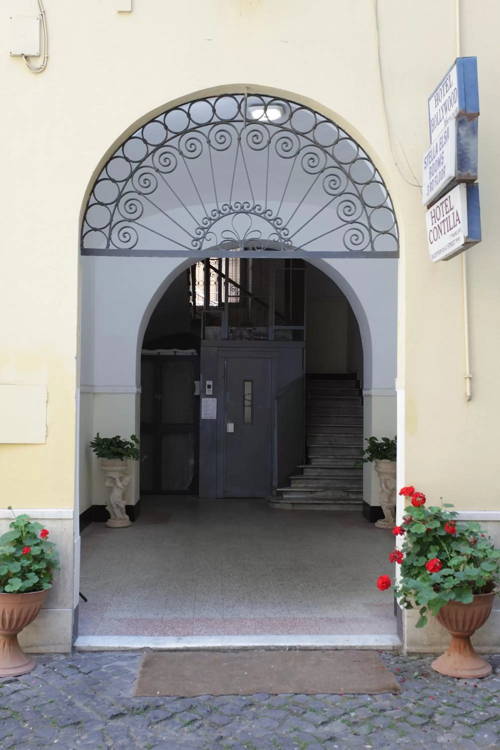 Facade/entrance in Hotel Hollywood
