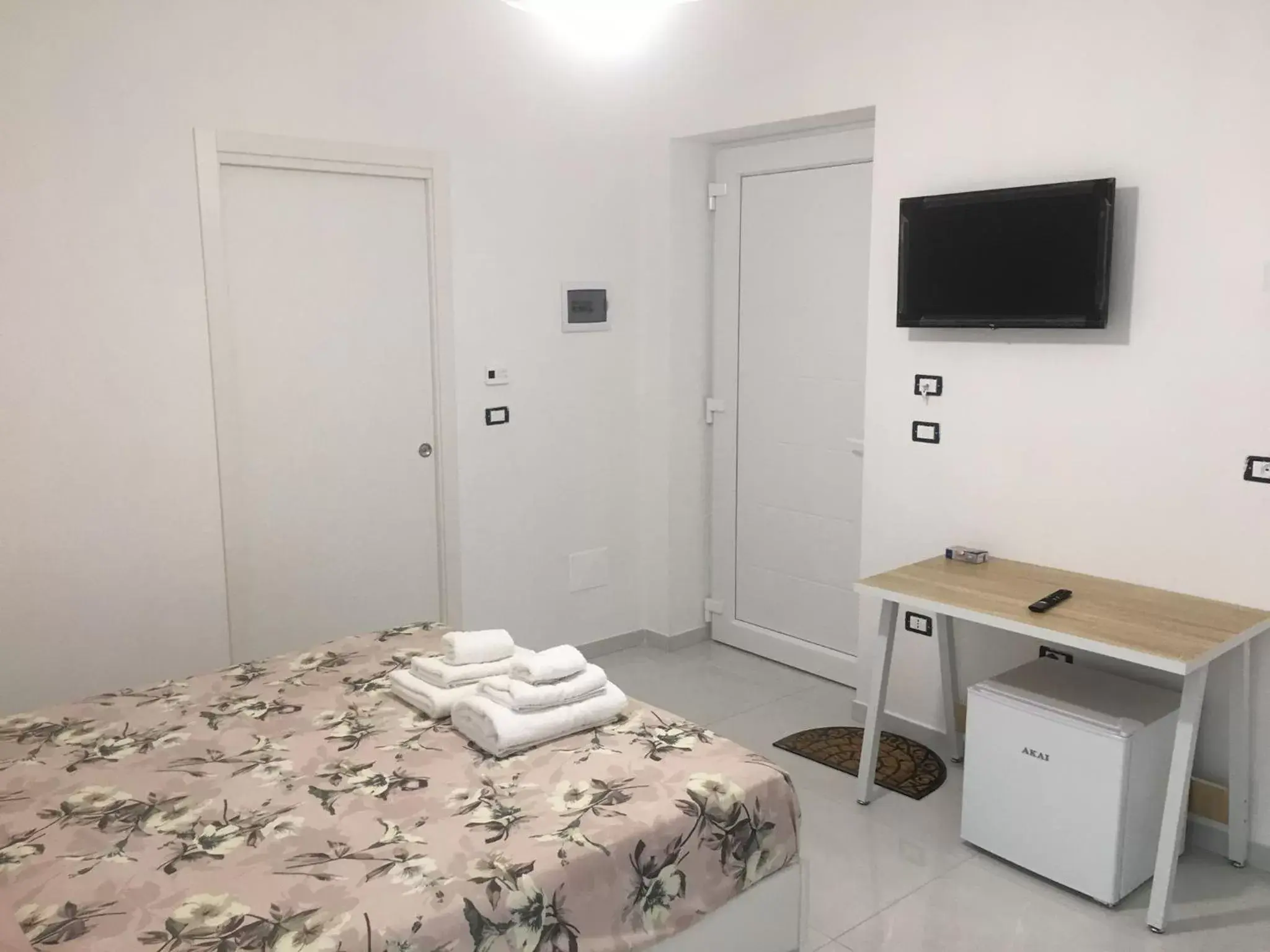 Double Room with Private Bathroom in LUX Double Room with Private Bathroom in LUX