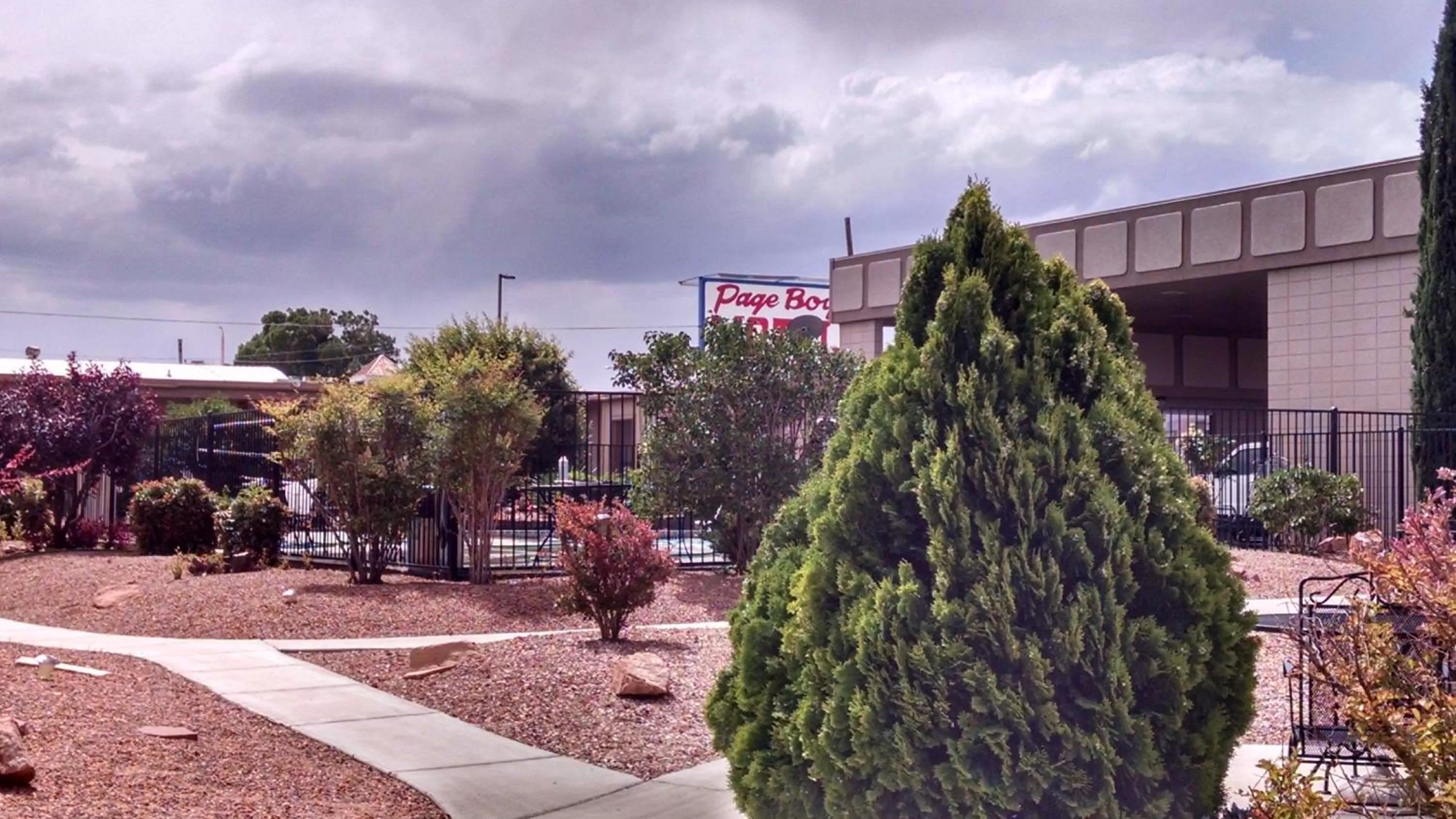 Garden view in Lake Powell Canyon Inn