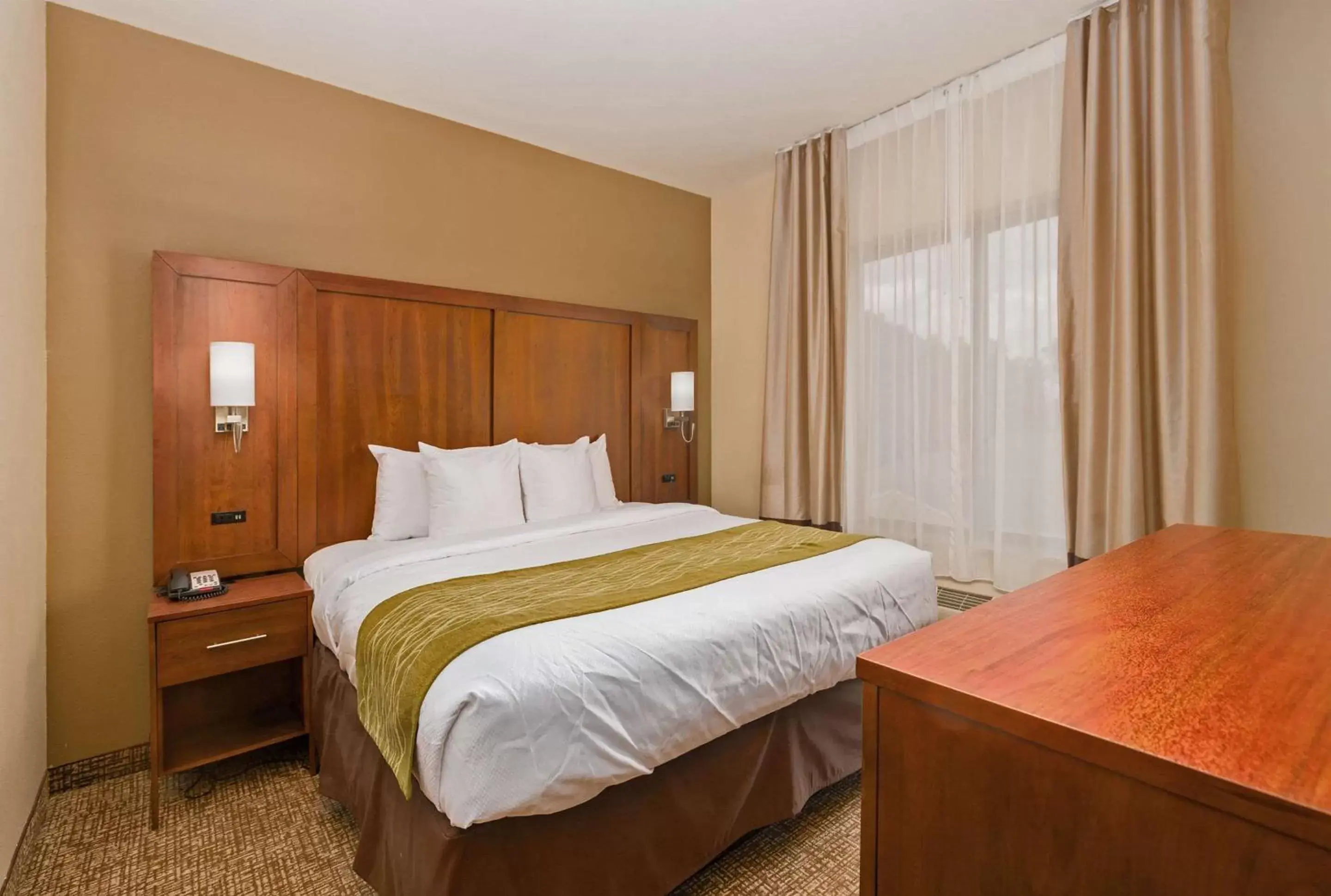 Photo of the whole room, Bed in Comfort Inn & Suites - Fort Gordon