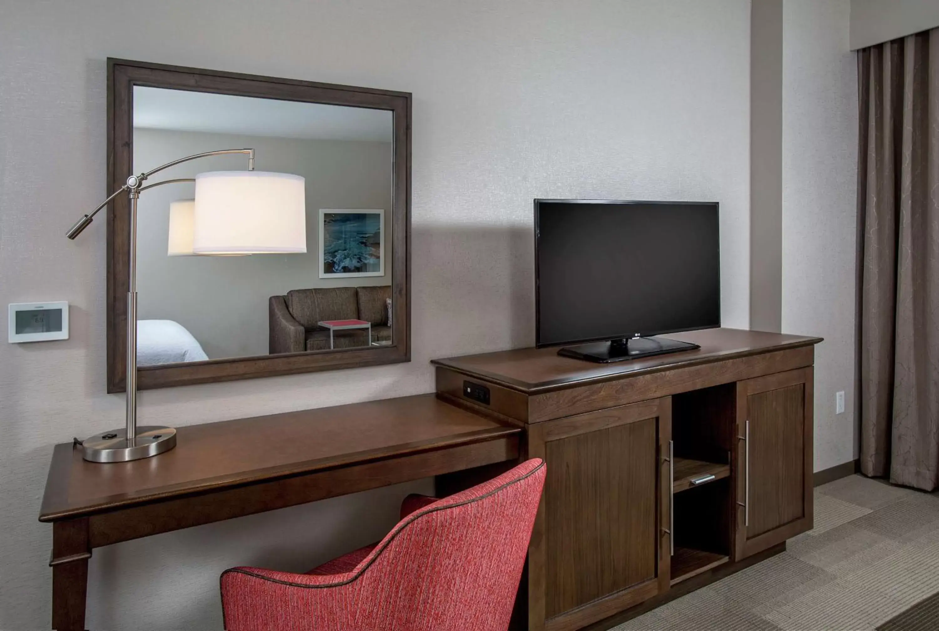 Bedroom, TV/Entertainment Center in Hampton Inn & Suites Oahu/Kapolei, HI - FREE Breakfast