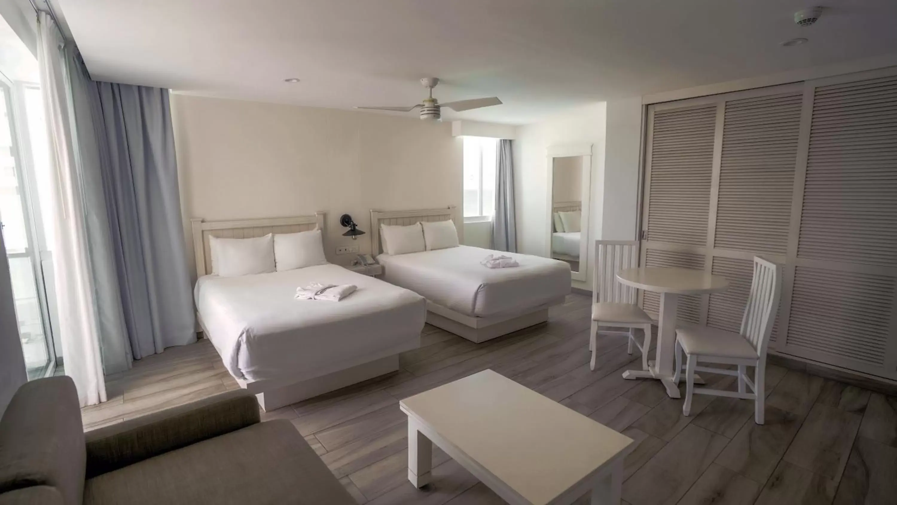 Bed in Oleo Cancun Playa Boutique All Inclusive Resort