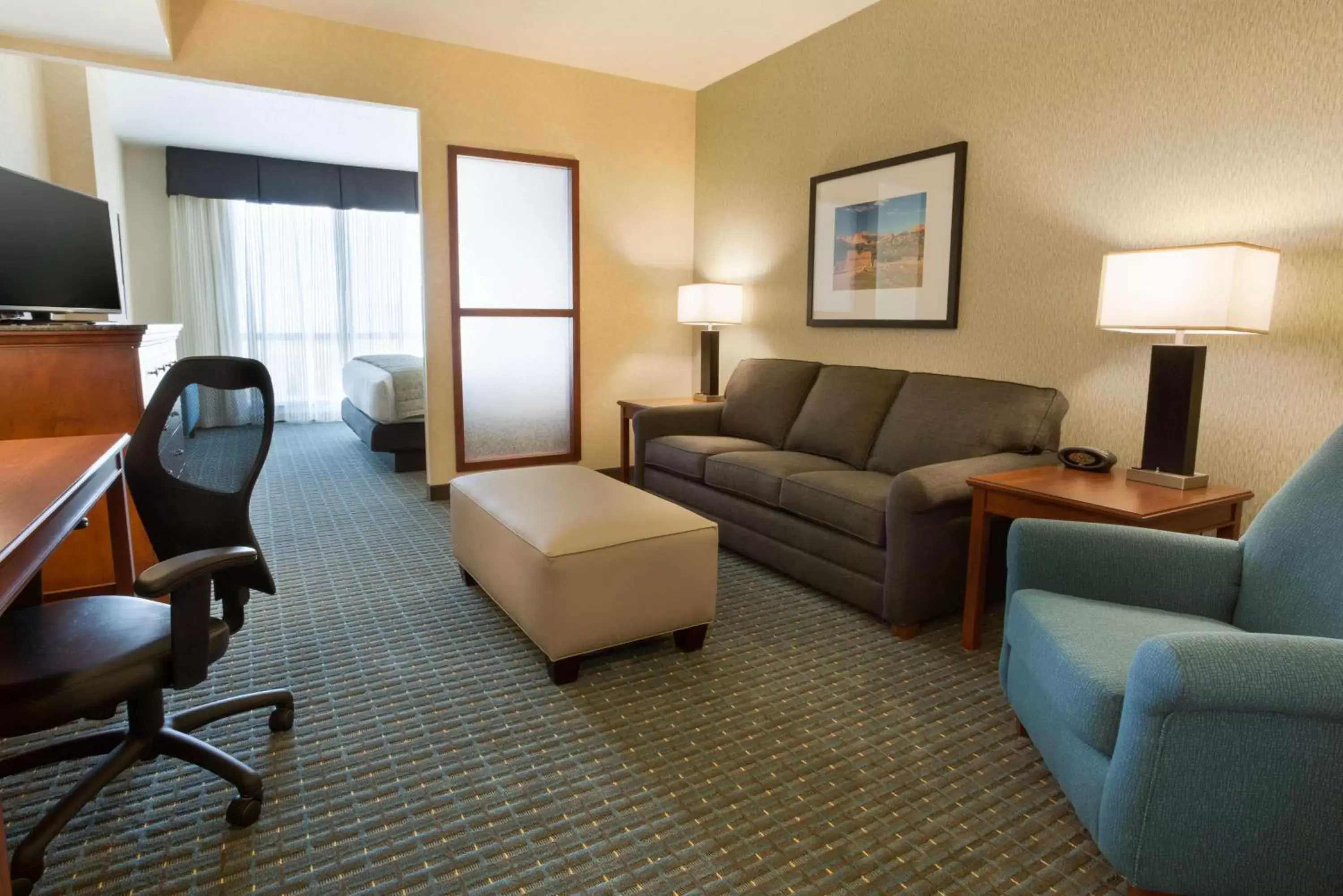 Photo of the whole room, Seating Area in Drury Inn & Suites St. Louis Brentwood