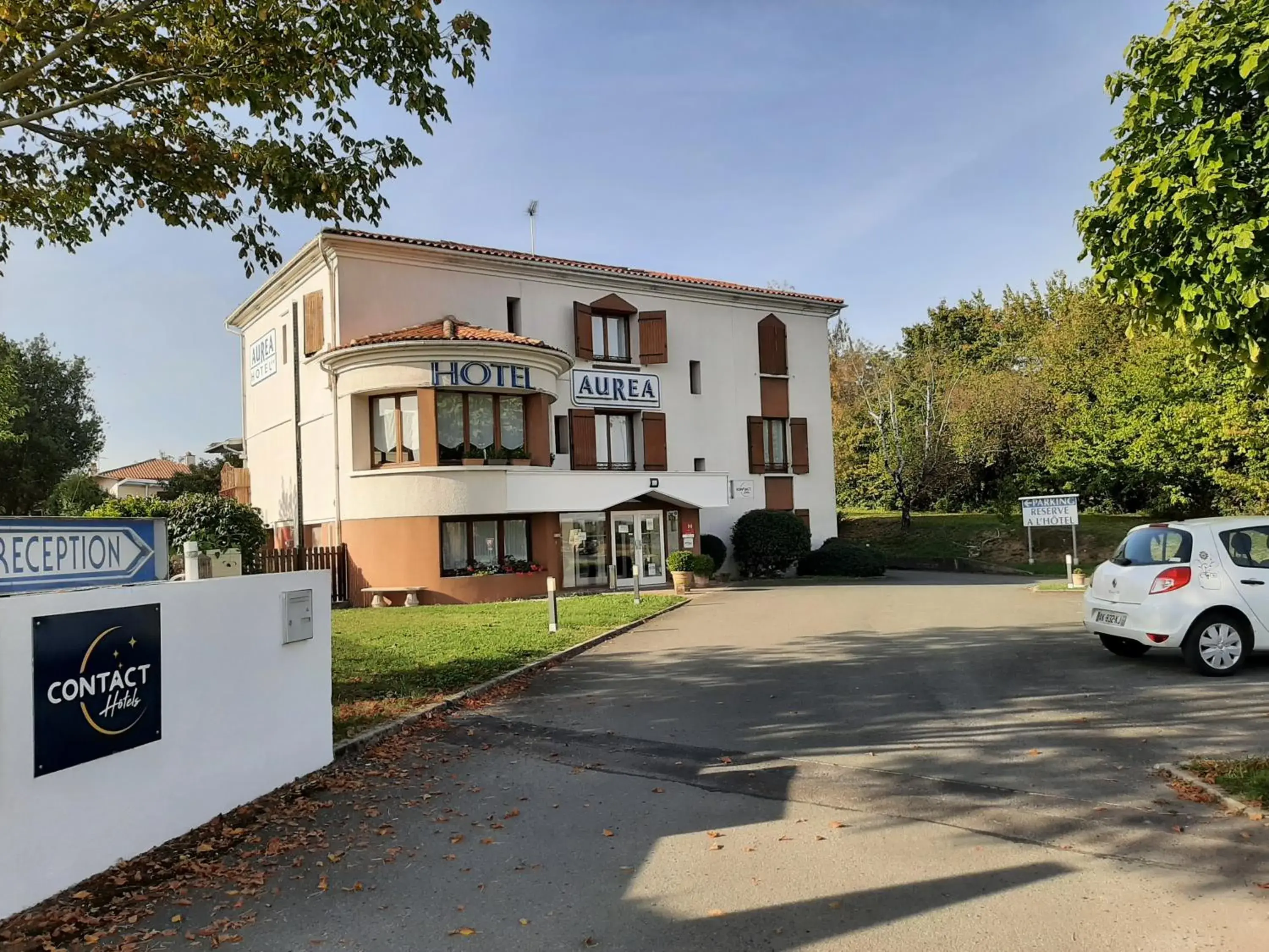 Facade/entrance, Property Building in Logis Aurea Hotel