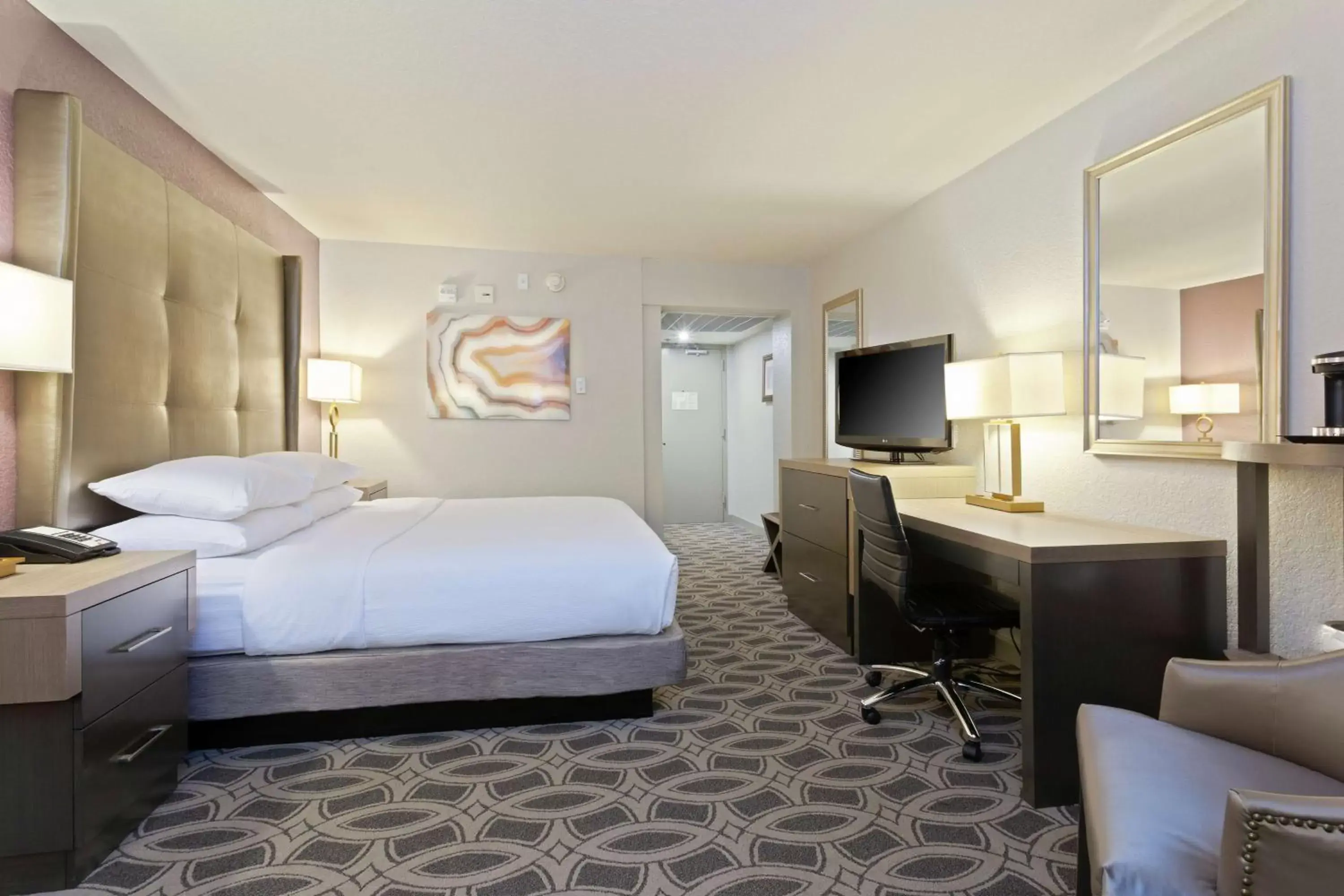 Bedroom, Bed in DoubleTree by Hilton Orlando East - UCF Area Bedroom, Bed in DoubleTree by Hilton Orlando East - UCF Area