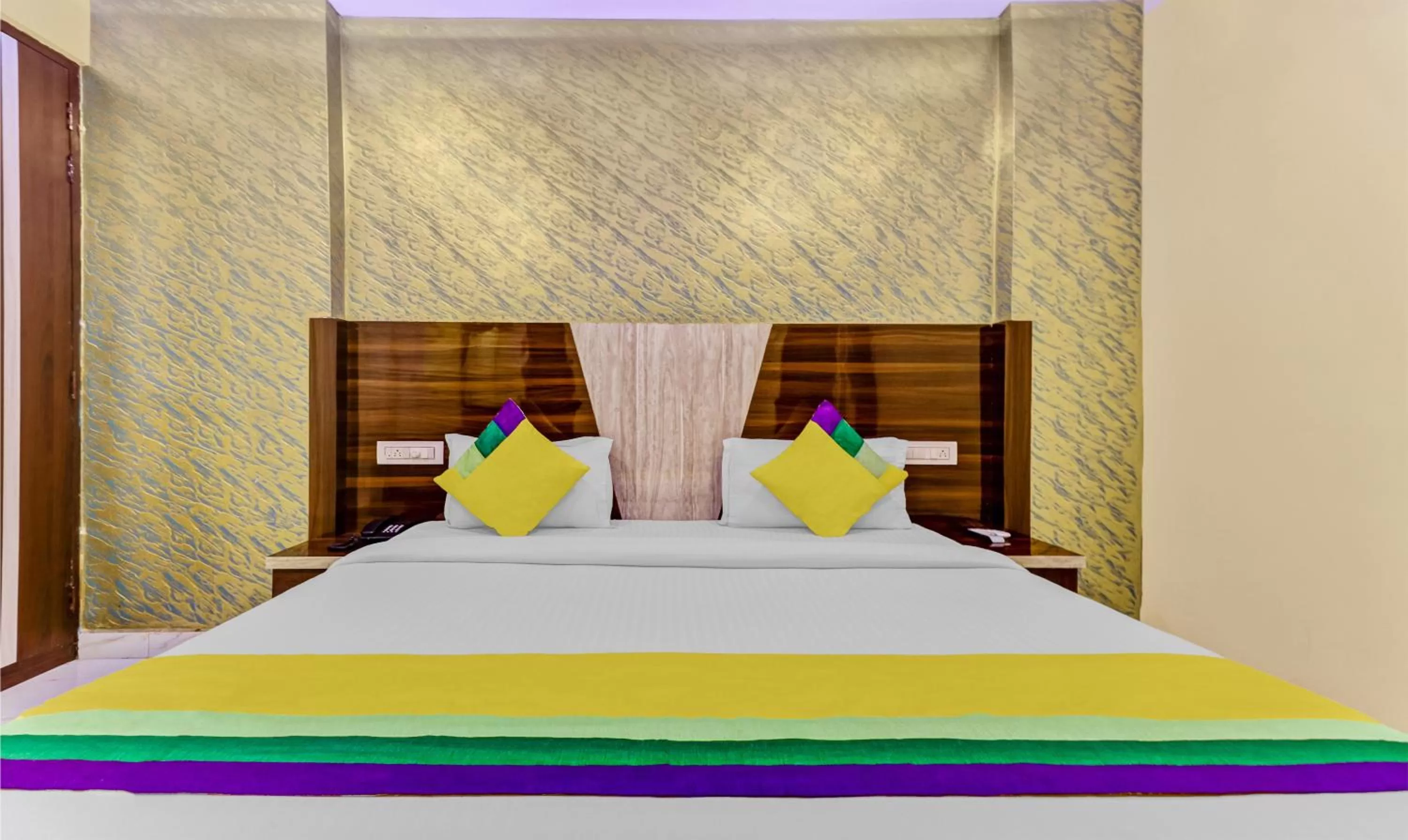 Bedroom, Bed in Itsy By Treebo - Royal Residency