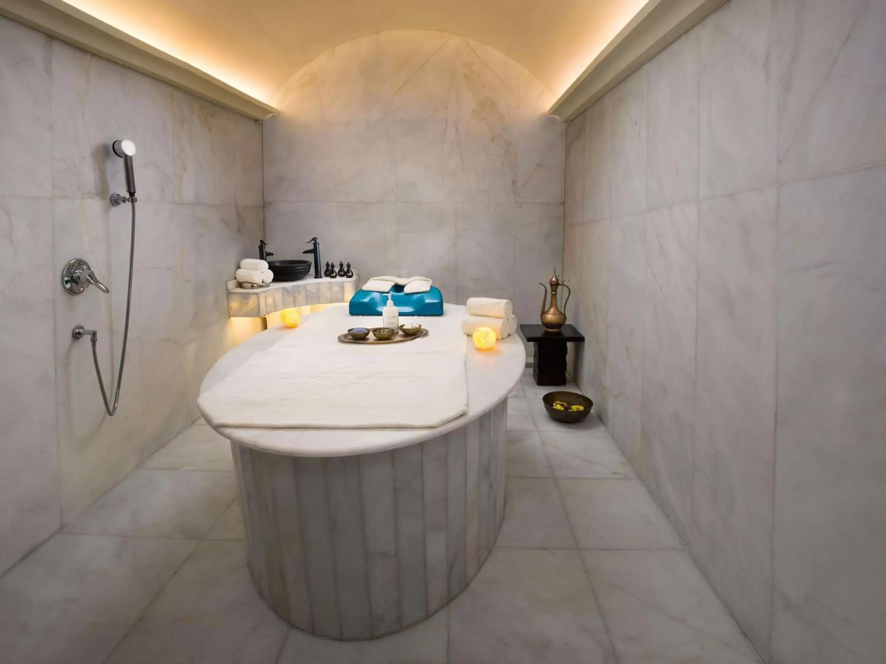 Spa and wellness centre/facilities, Bathroom in Fairmont Nile City