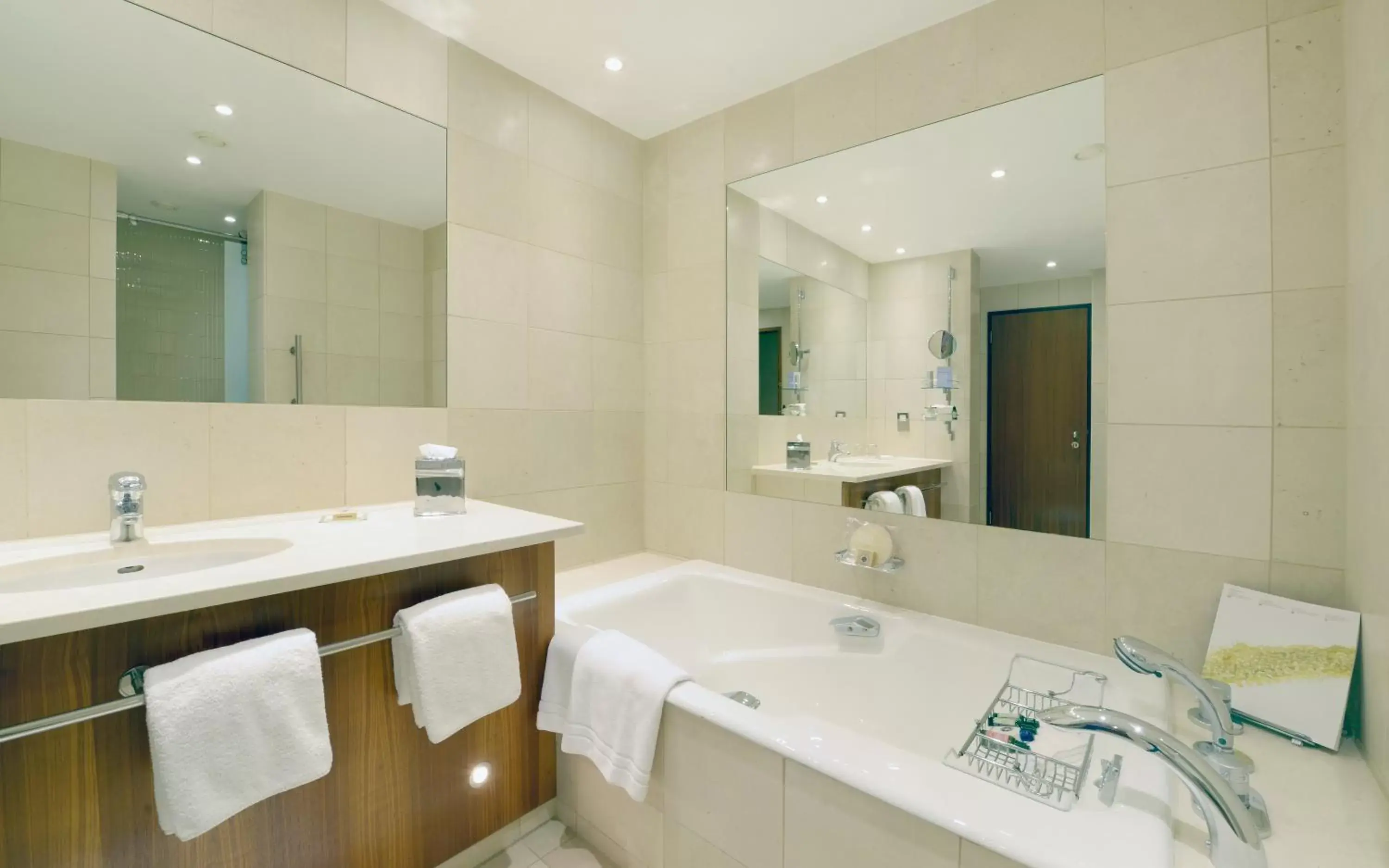 Bathroom in Canary Riverside Plaza Hotel