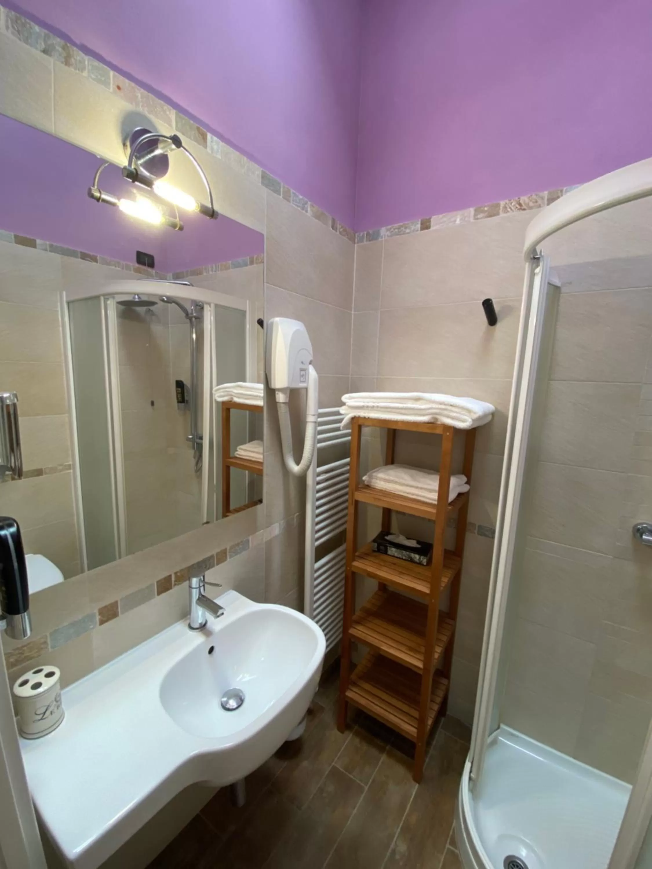 Shower in Le Fate Corbezzole