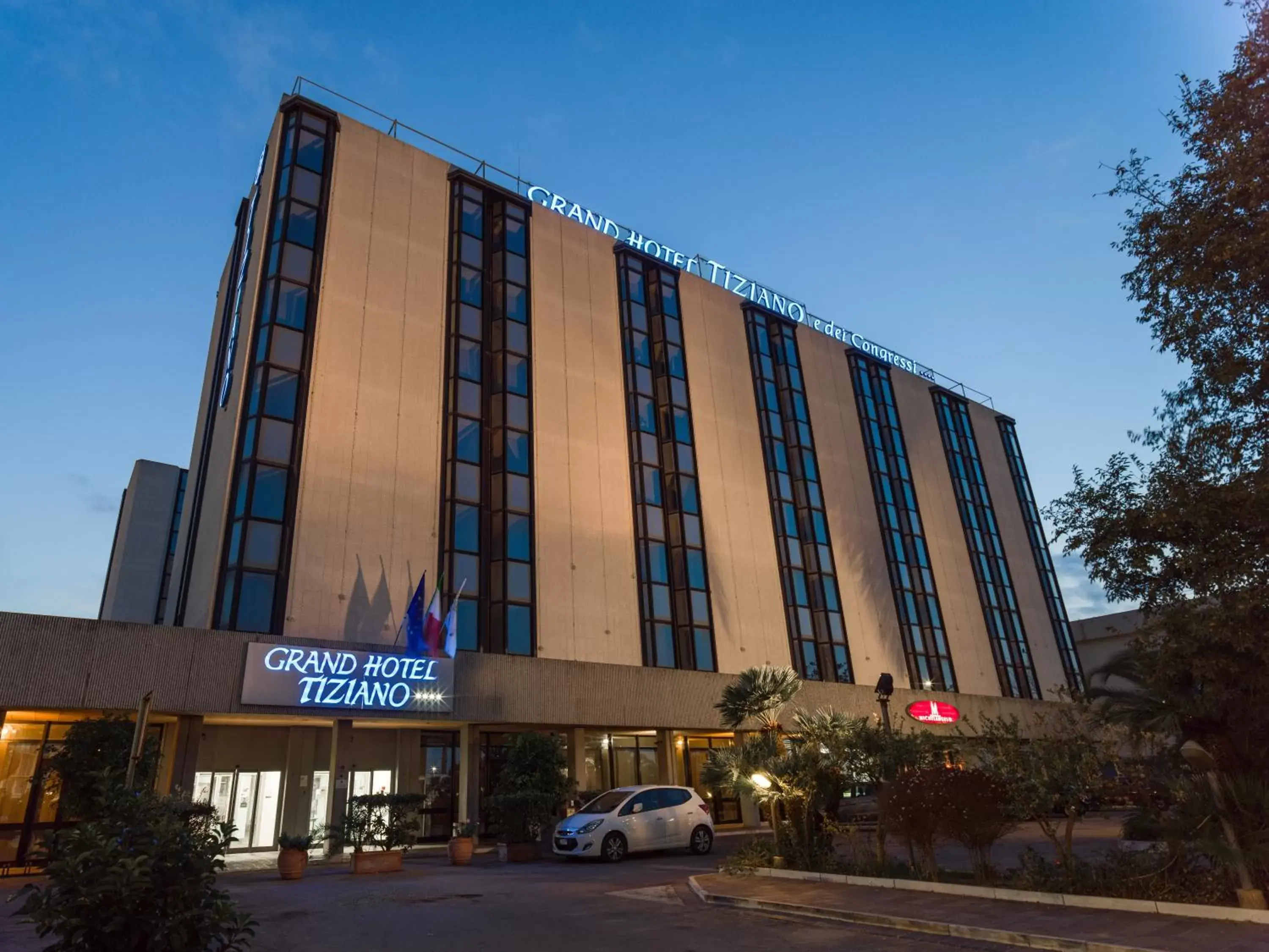 Property building in Grand Hotel Tiziano E Dei Congressi Property building in Grand Hotel Tiziano E Dei Congressi