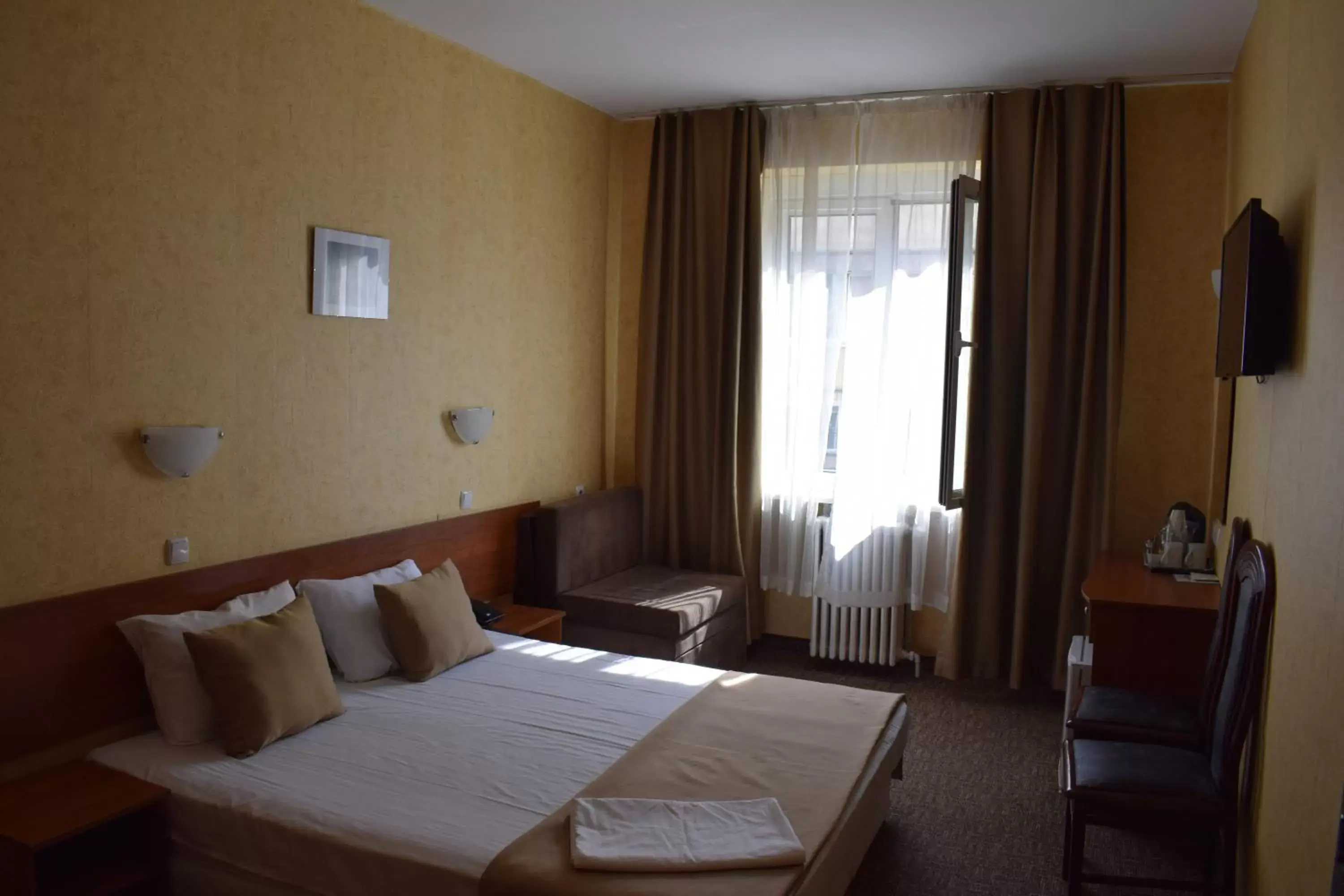 Photo of the whole room, Bed in Slavyanska Beseda Hotel