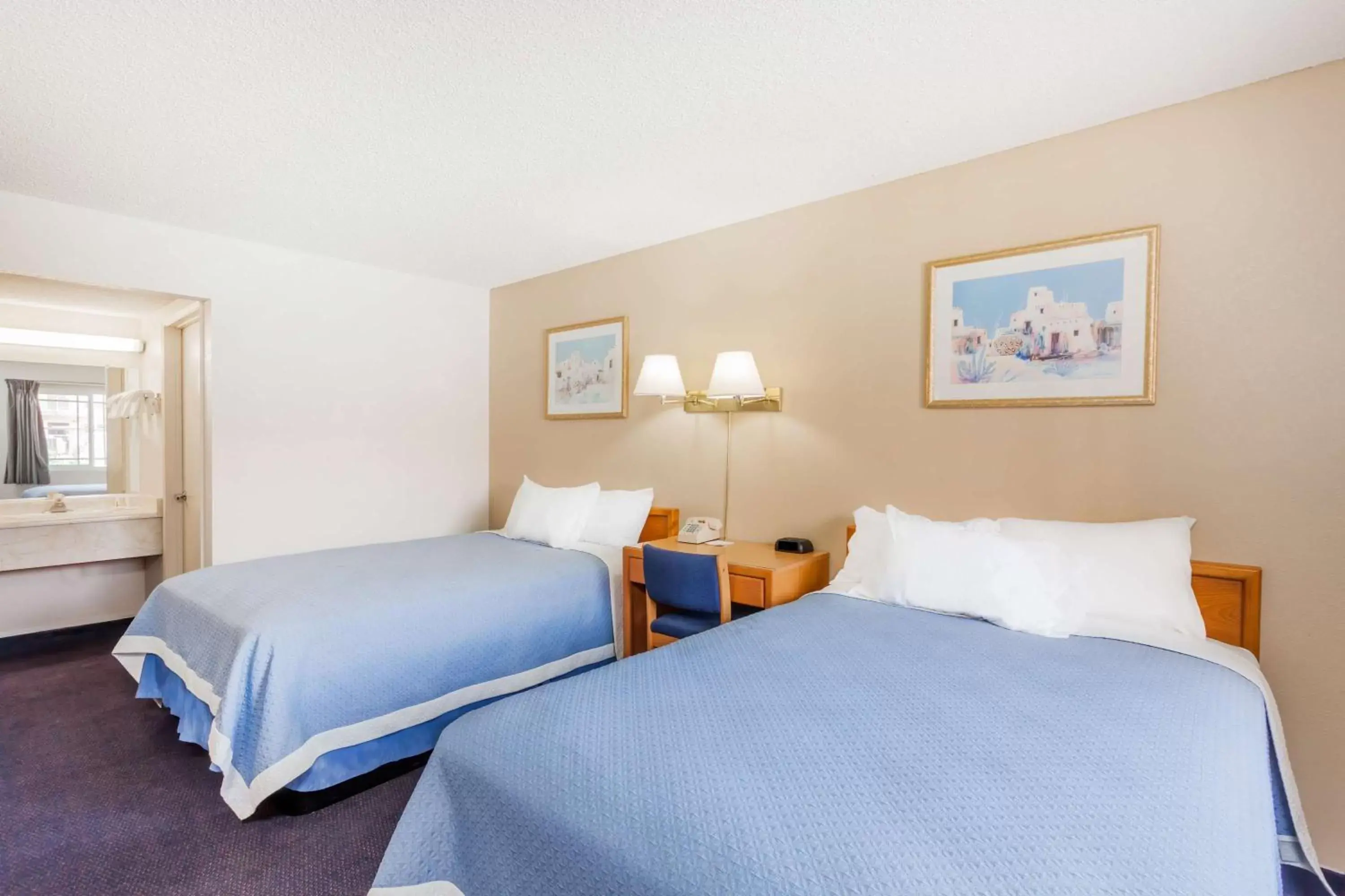 Photo of the whole room, Bed in Days Inn by Wyndham Barstow