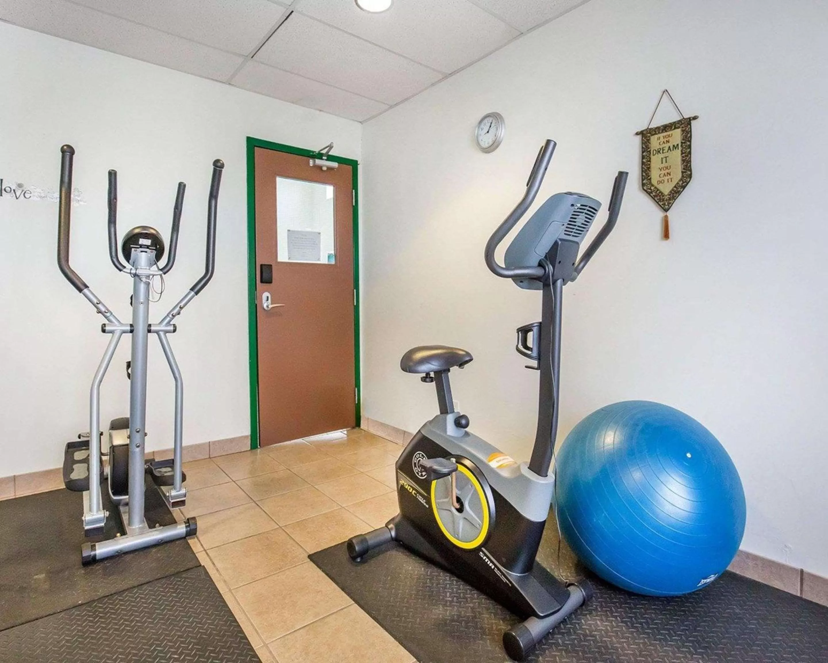 Fitness centre/facilities in Quality Inn & Suites