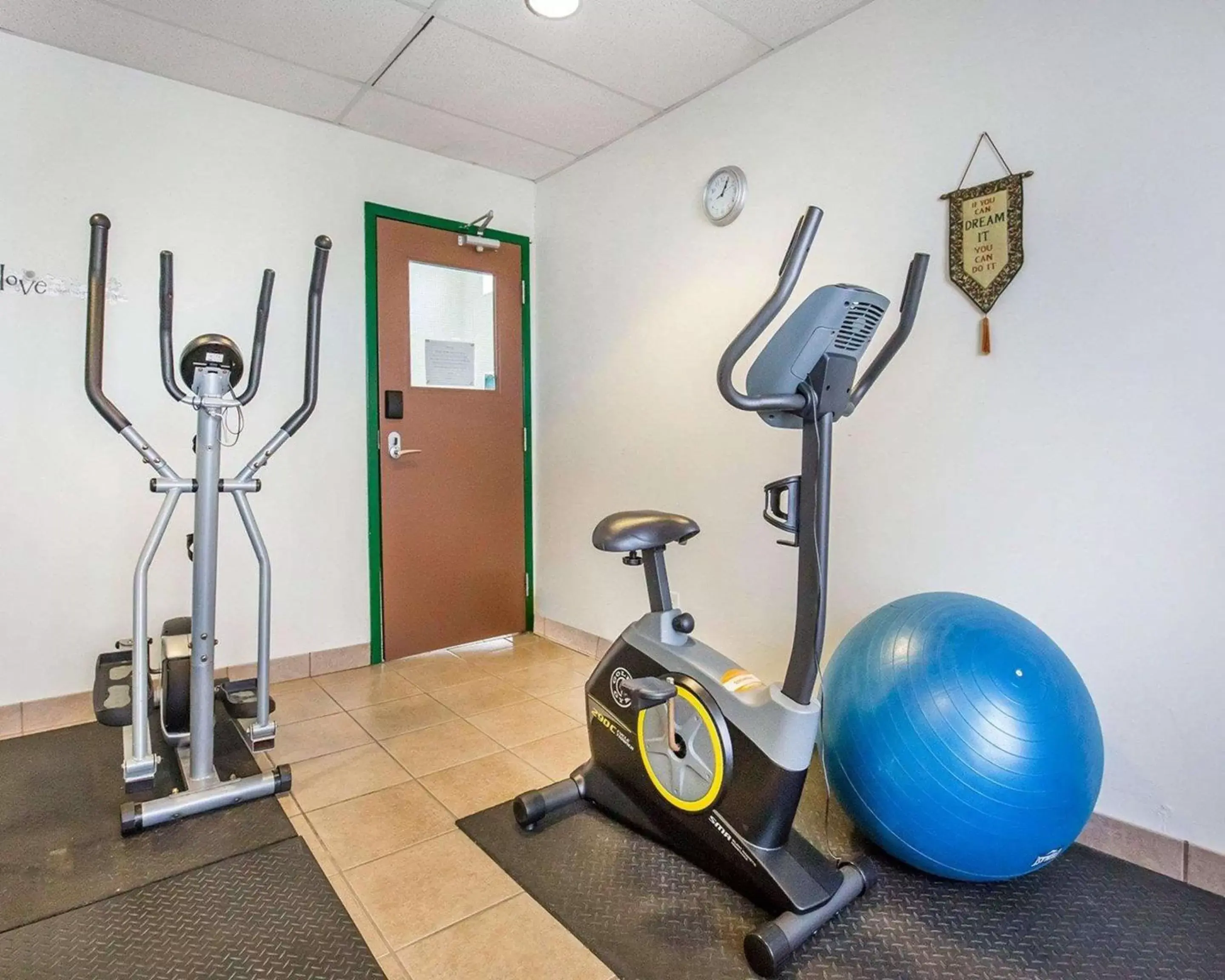 Fitness centre/facilities in Quality Inn & Suites Fitness centre/facilities in Quality Inn & Suites