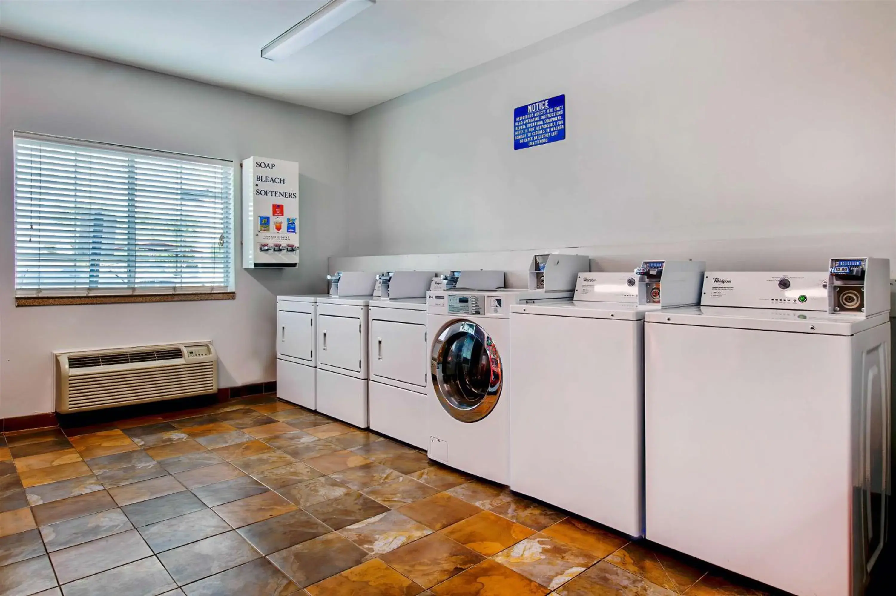 laundry, Kitchen/Kitchenette in Studio 6-Sulphur, LA