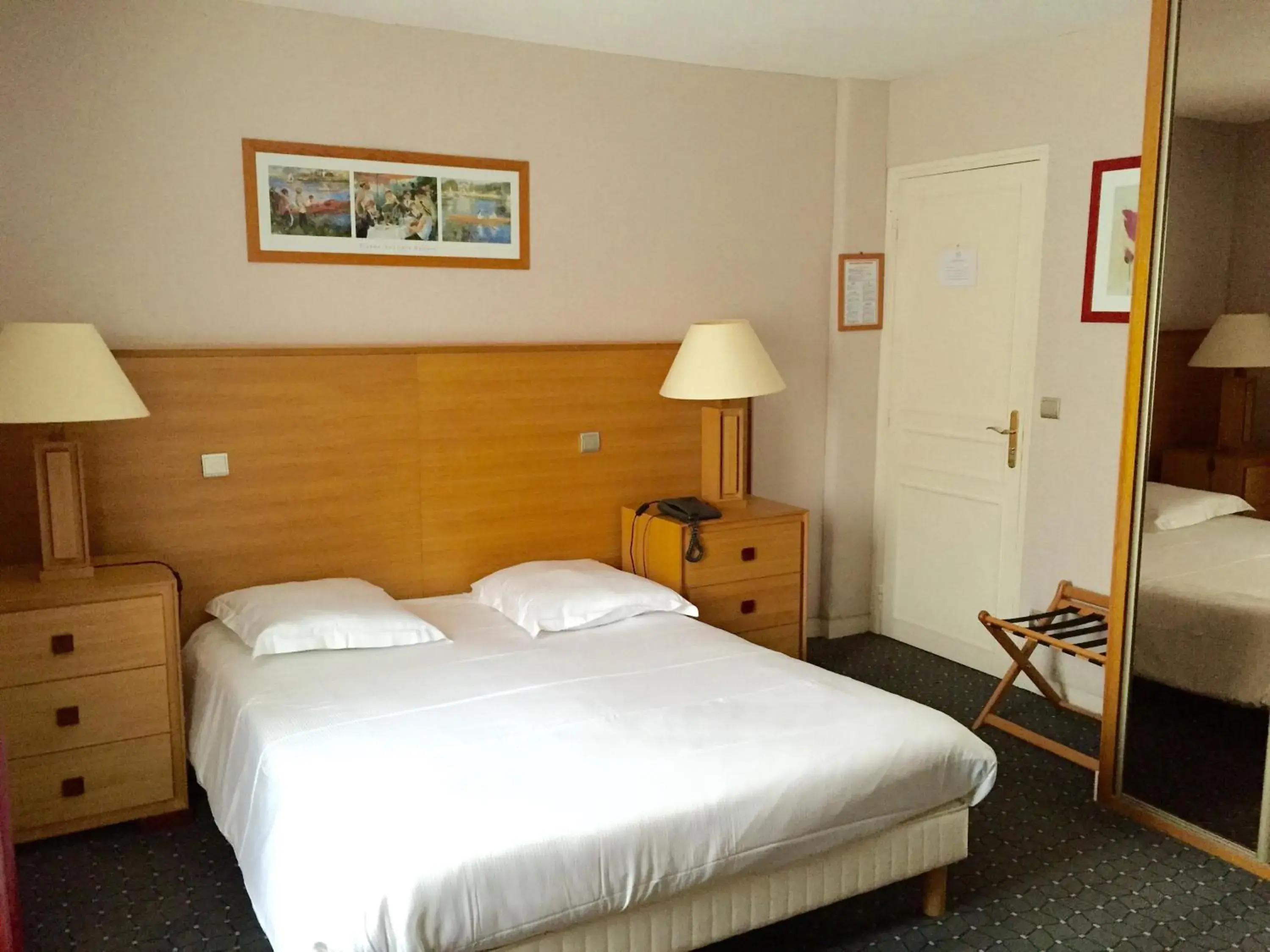 Bedroom, Bed in Hotel de Normandie