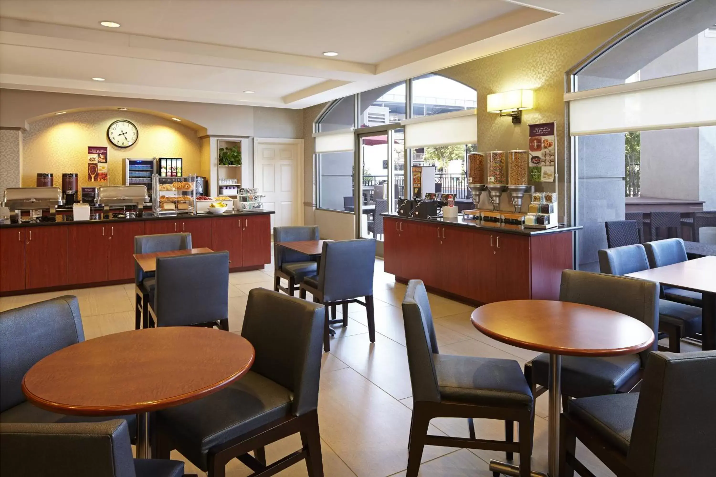 Breakfast, Restaurant/Places to Eat in Residence Inn by Marriott Beverly Hills