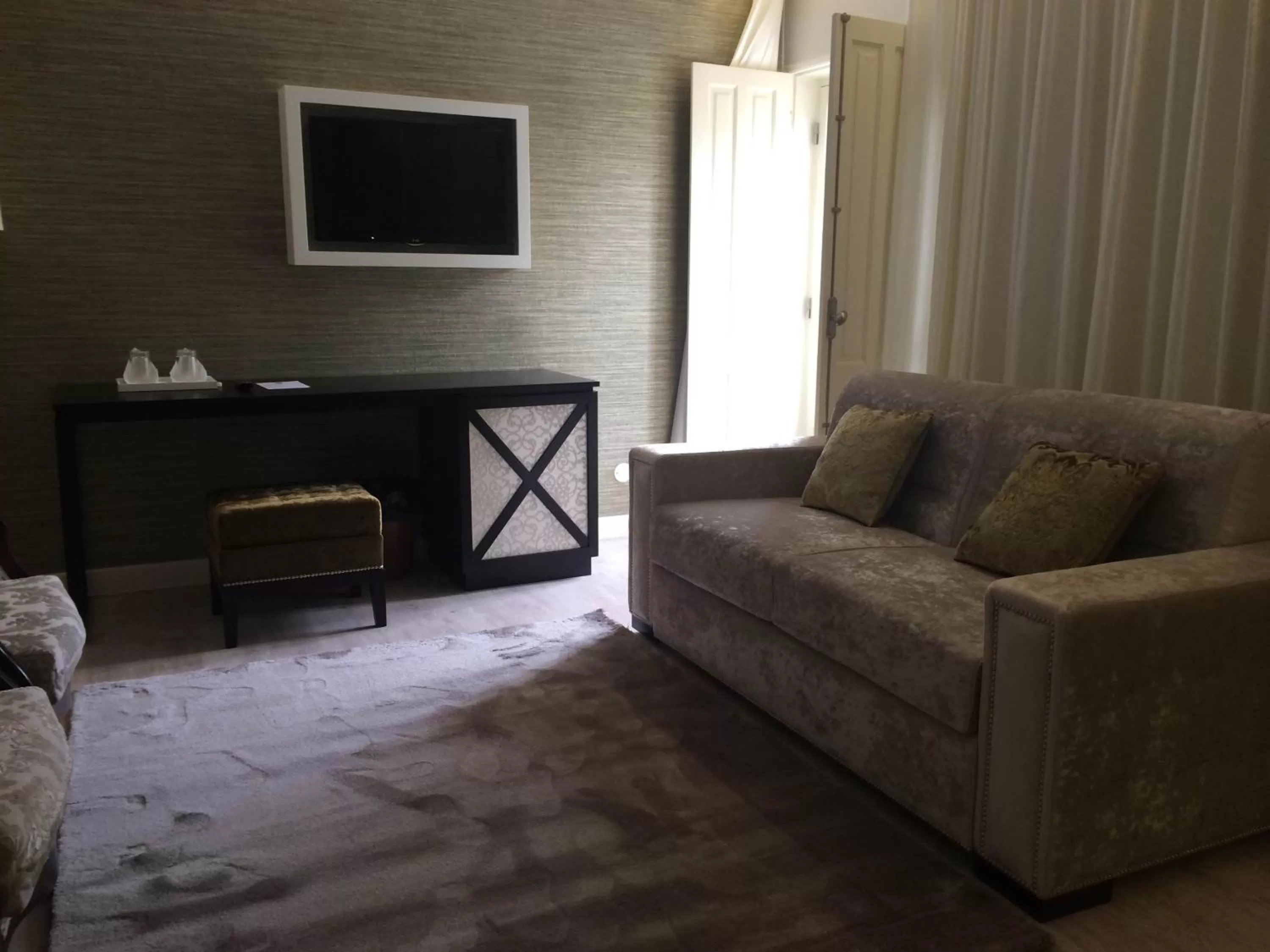 Seating area in Josefa D`Obidos Hotel