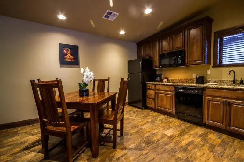 Classic Hillside Suite in Cable Mountain Lodge Classic Hillside Suite in Cable Mountain Lodge