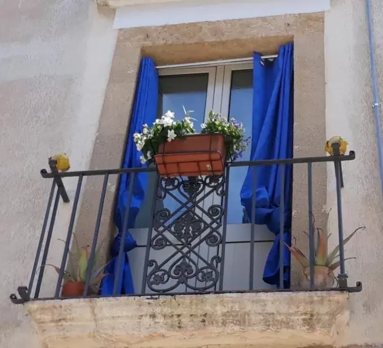 Property building, Balcony/Terrace in Bed & Breakfast Porta d'Oriente