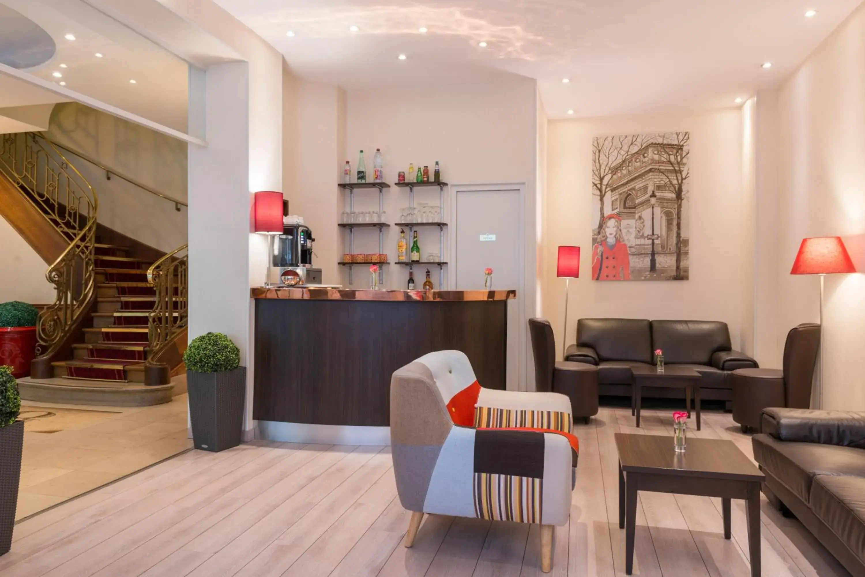 Lounge or bar in L'Ouest Hotel