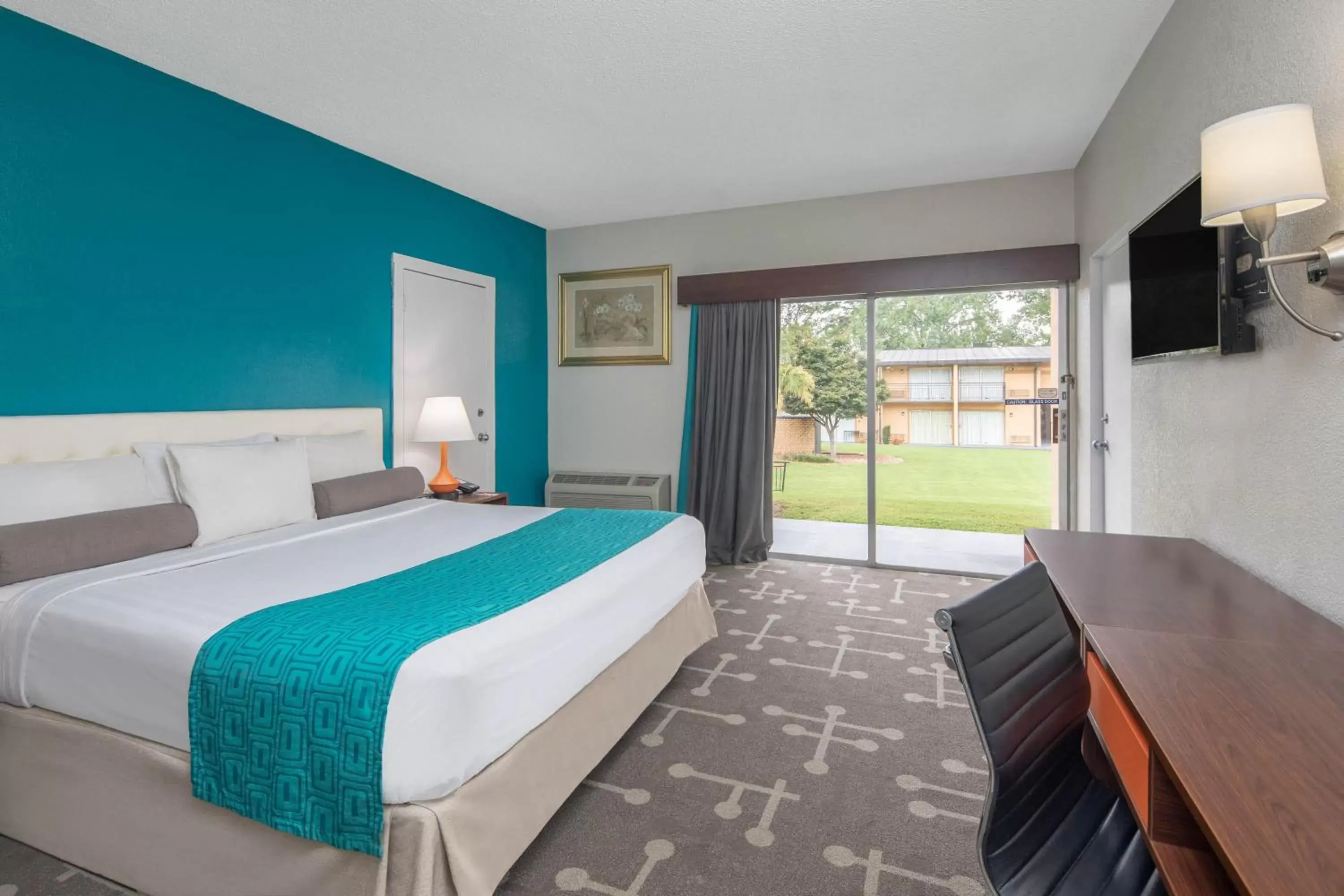 Bed in Howard Johnson by Wyndham Athens