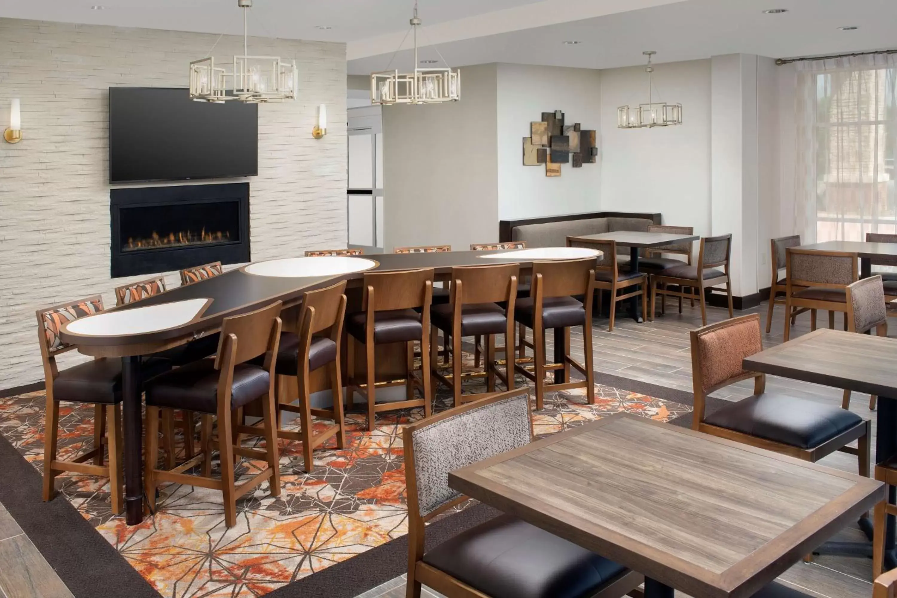 Dining area, Lounge/Bar in Homewood Suites By Hilton Kansas City Speedway