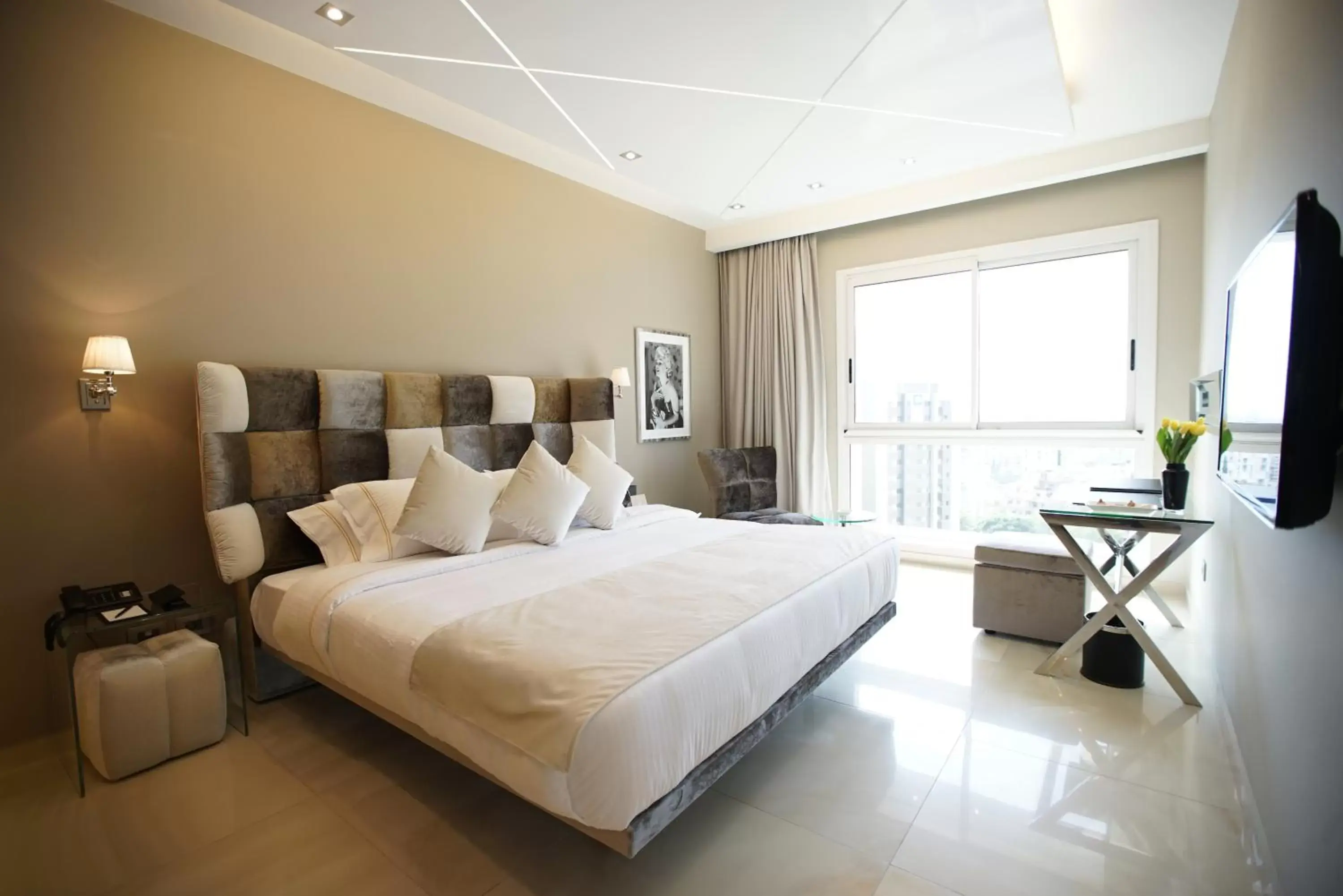 City view, Room Photo in Royal Tulip Achrafieh