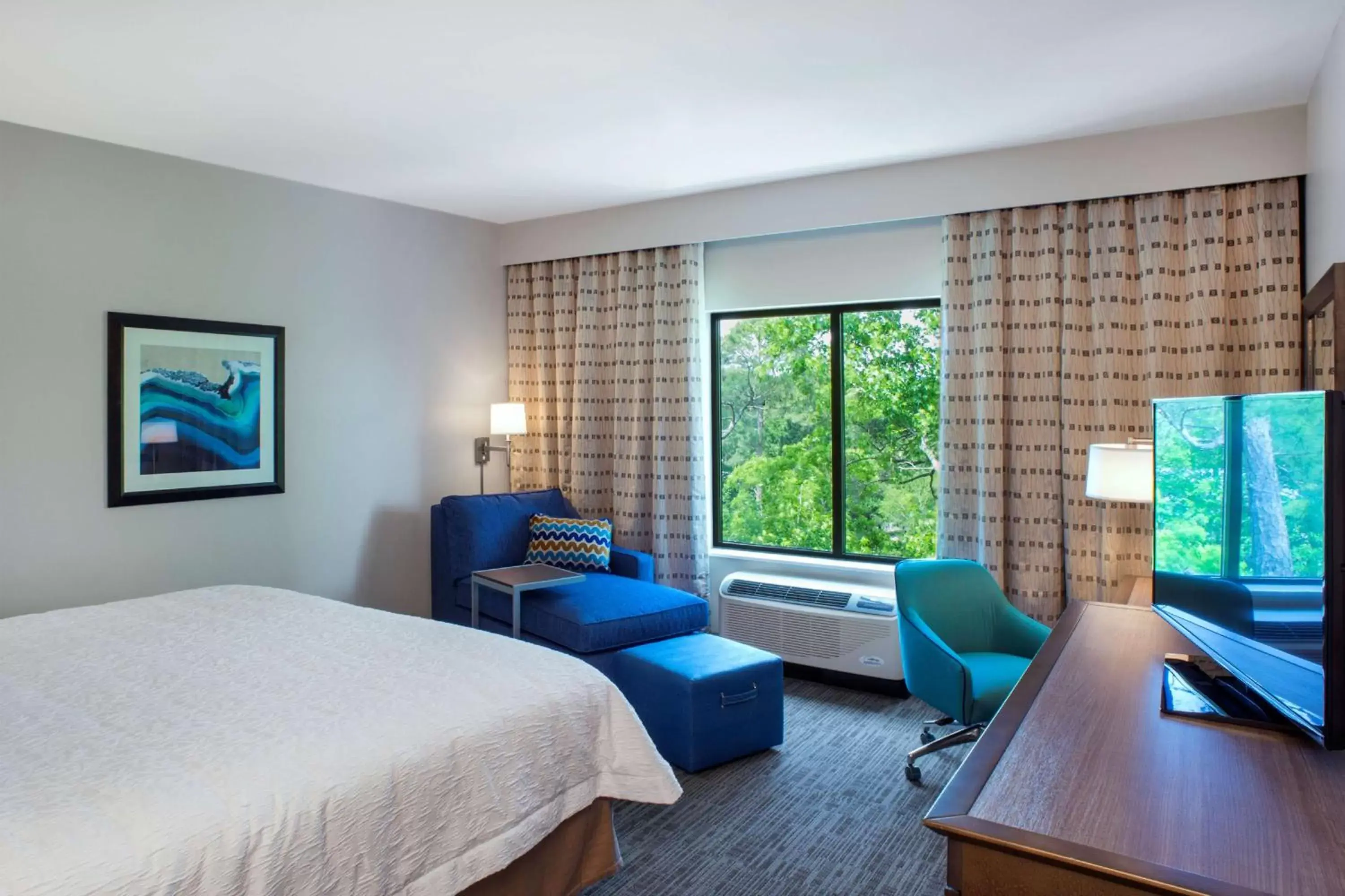 Bed in Hampton Inn Gulf Shores Bed in Hampton Inn Gulf Shores