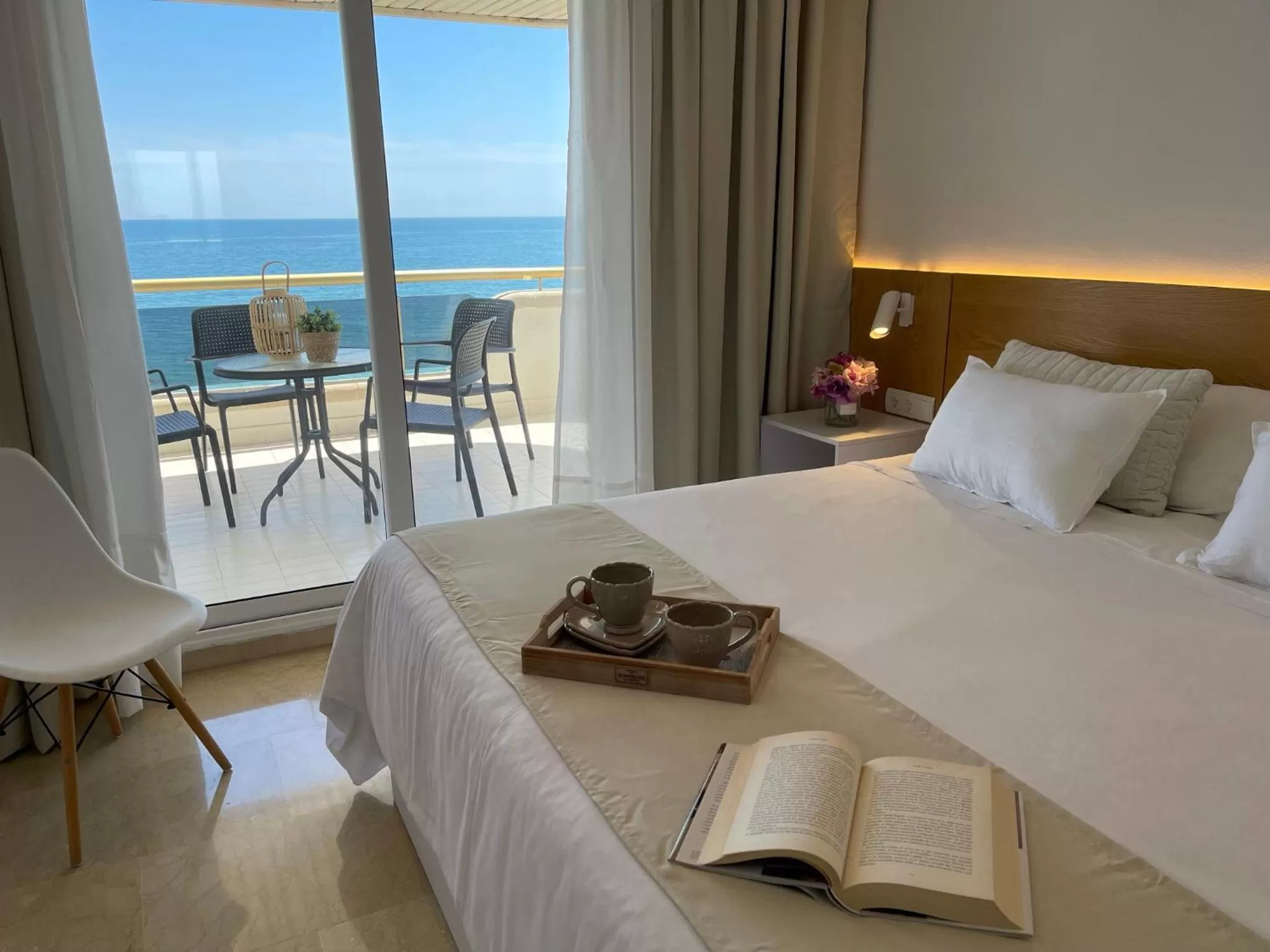 Bedroom, Bed in Mediterraneo Sitges