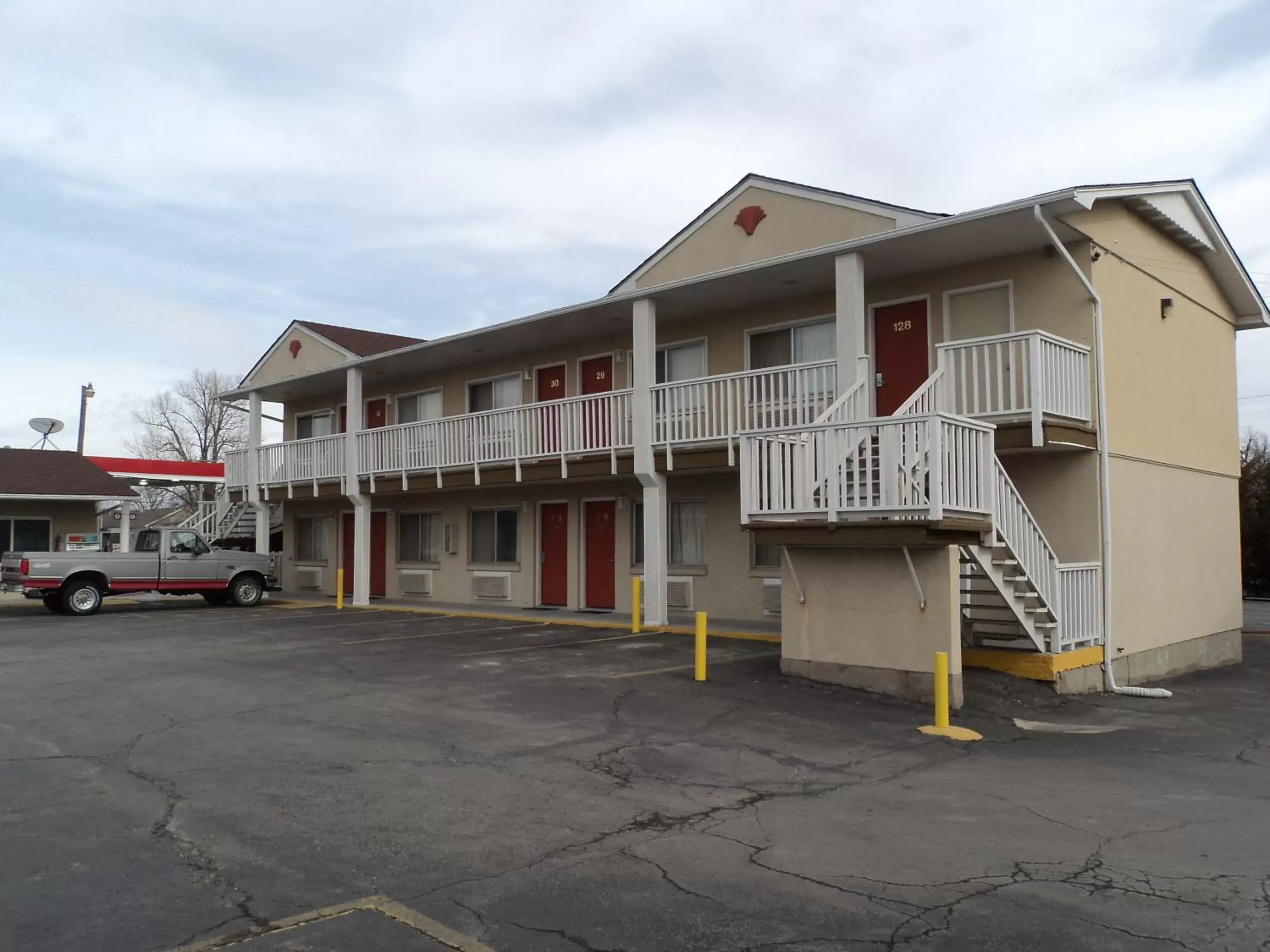 Street view, Property Building in Knights Inn Ottawa