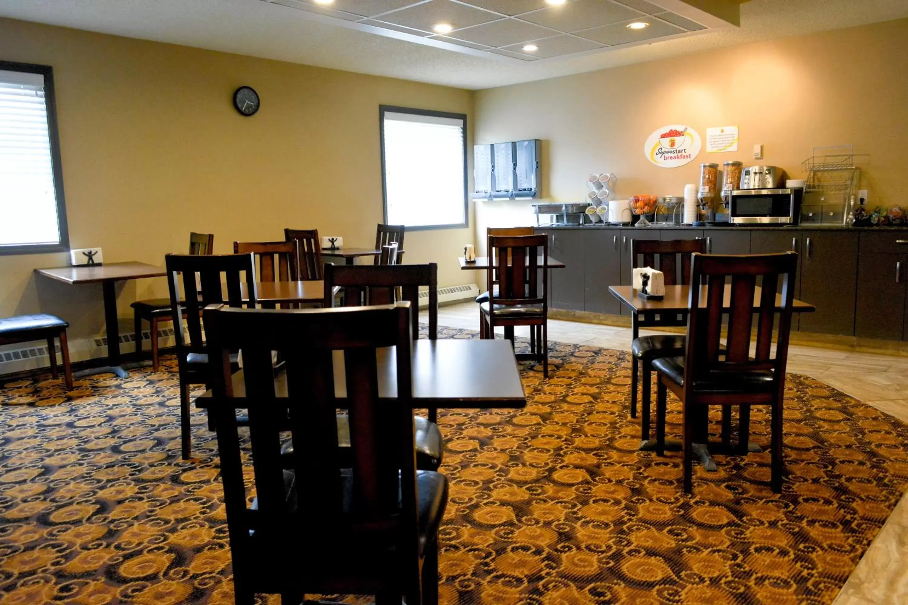 Buffet breakfast, Restaurant/Places to Eat in Super 8 by Wyndham Fox Creek