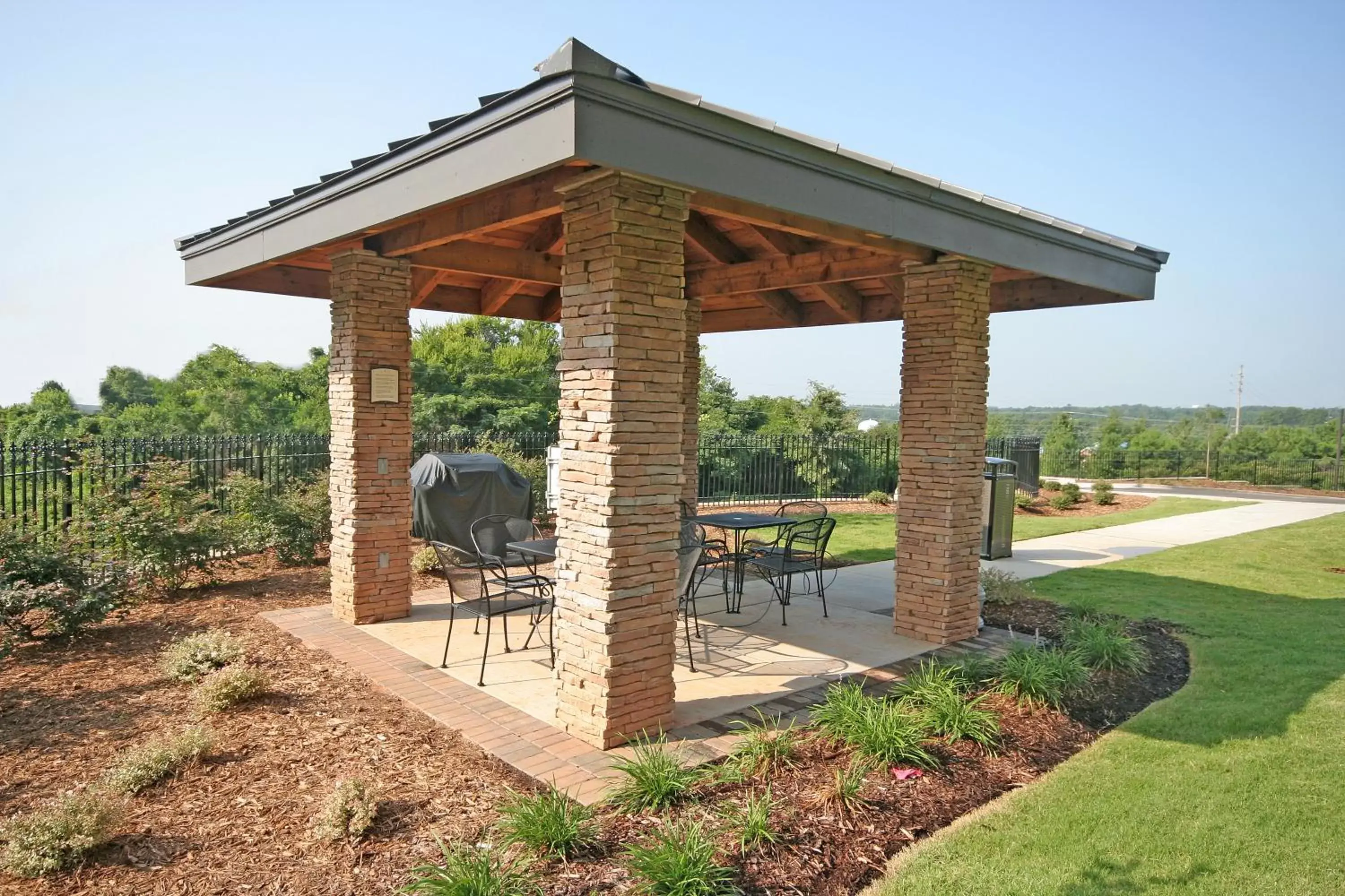 Garden, BBQ Facilities in Staybridge Suites Wilmington East, an IHG Hotel