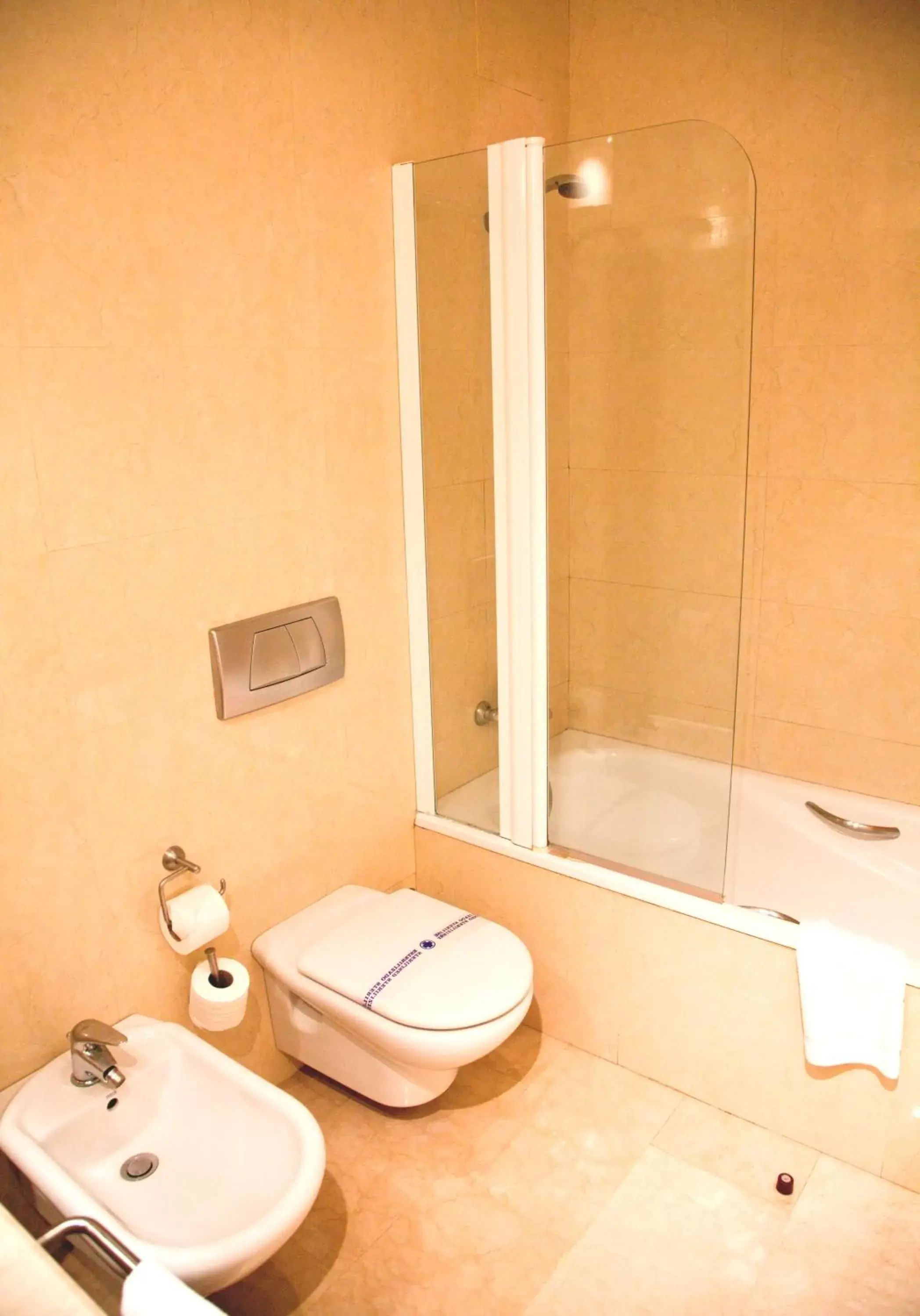 Bathroom in Hotel Mediterraneo