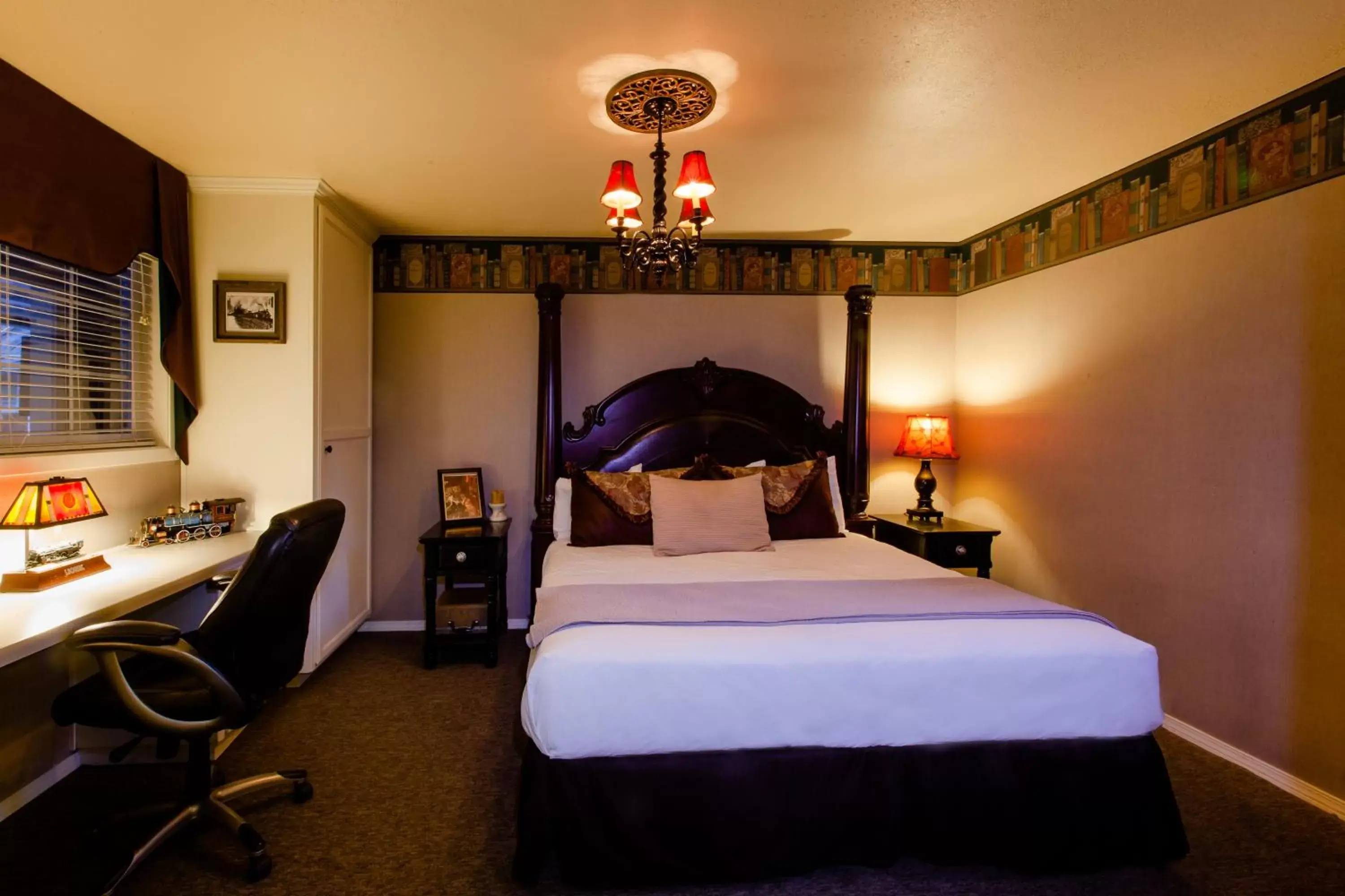 Photo of the whole room, Bed in Strawberry Valley Inn