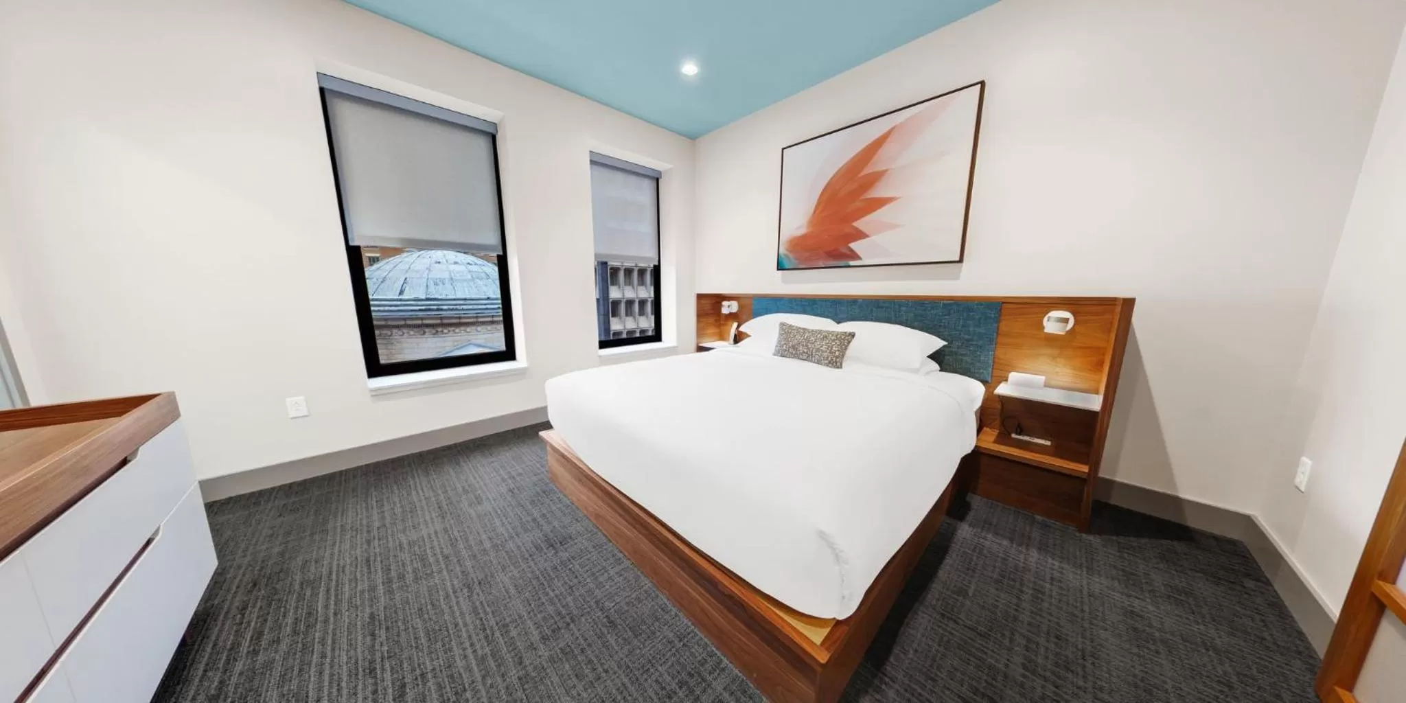 Photo of the whole room, Bed in Kimpton Schofield Hotel by IHG